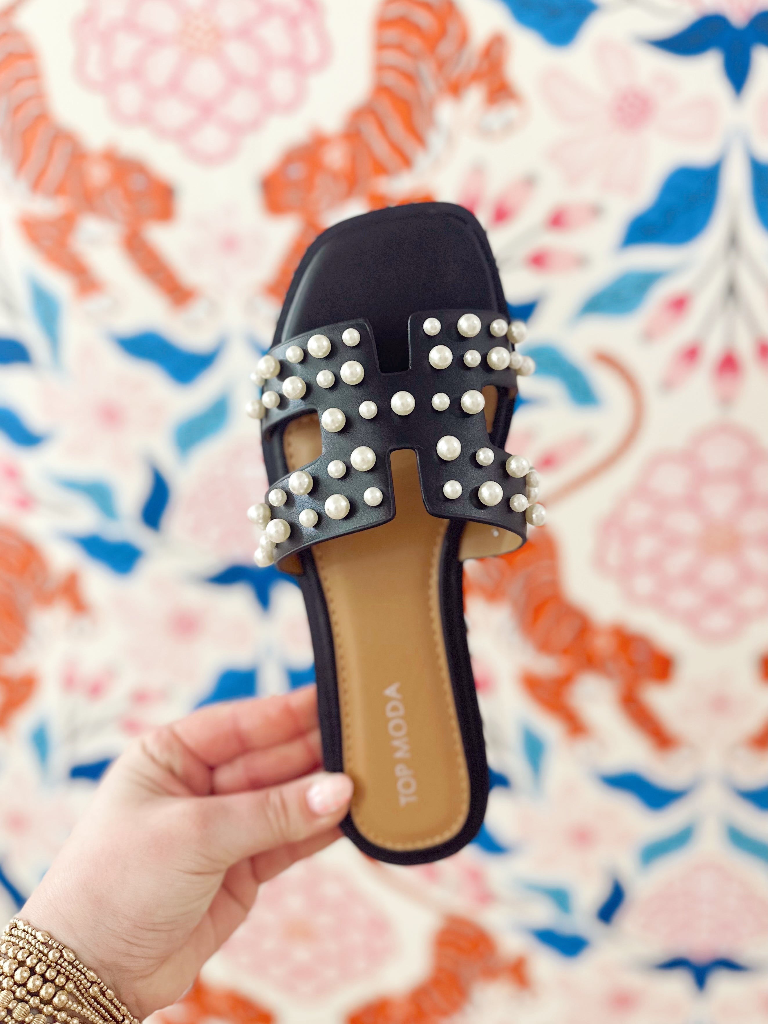 Elegant Black Cut Out Sandals with Pearl Embellishments - Women's Fashion Pearl Accent Open Toe Sandals for Summer, Parties & Weddings