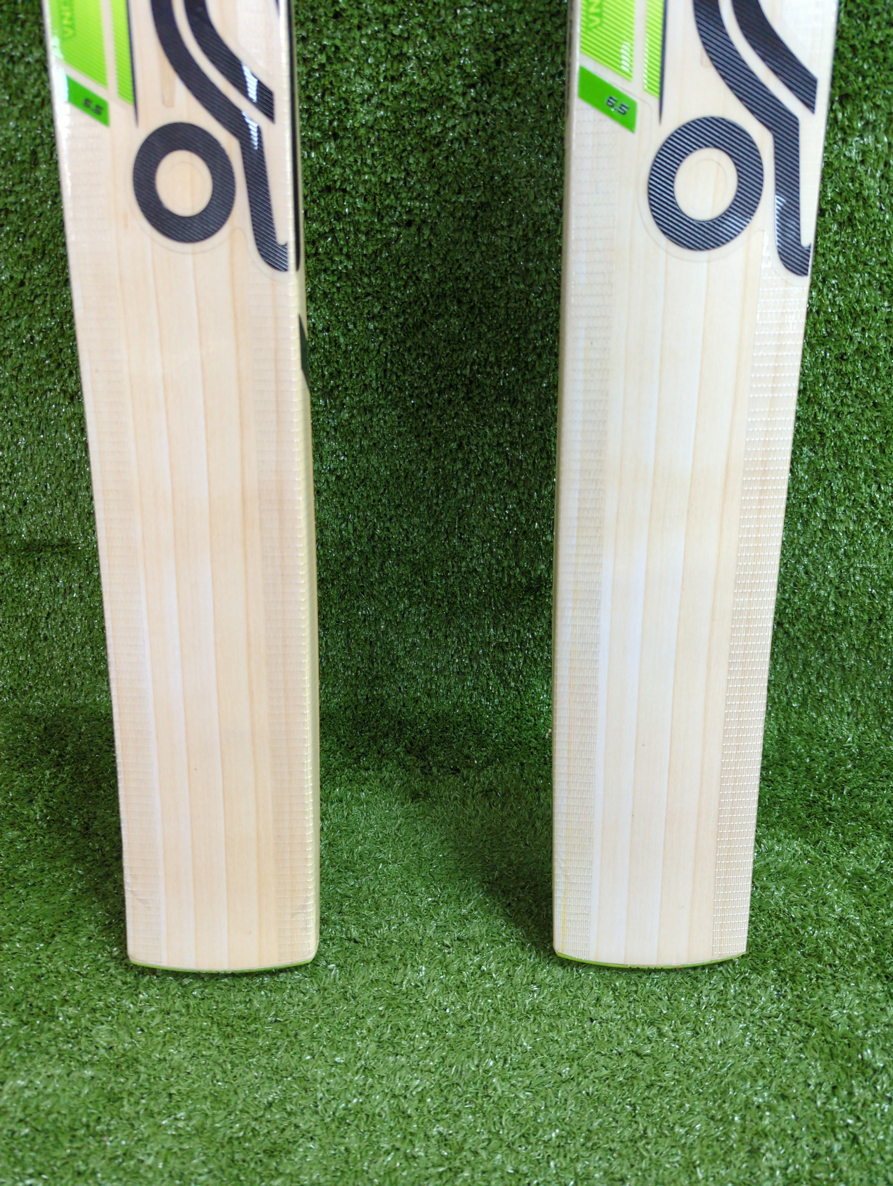 Kookaburra Kahuna 6.5 Junior/Youth English Willow Cricket Bat - Perfect for Young Cricket Players & Training Sessions