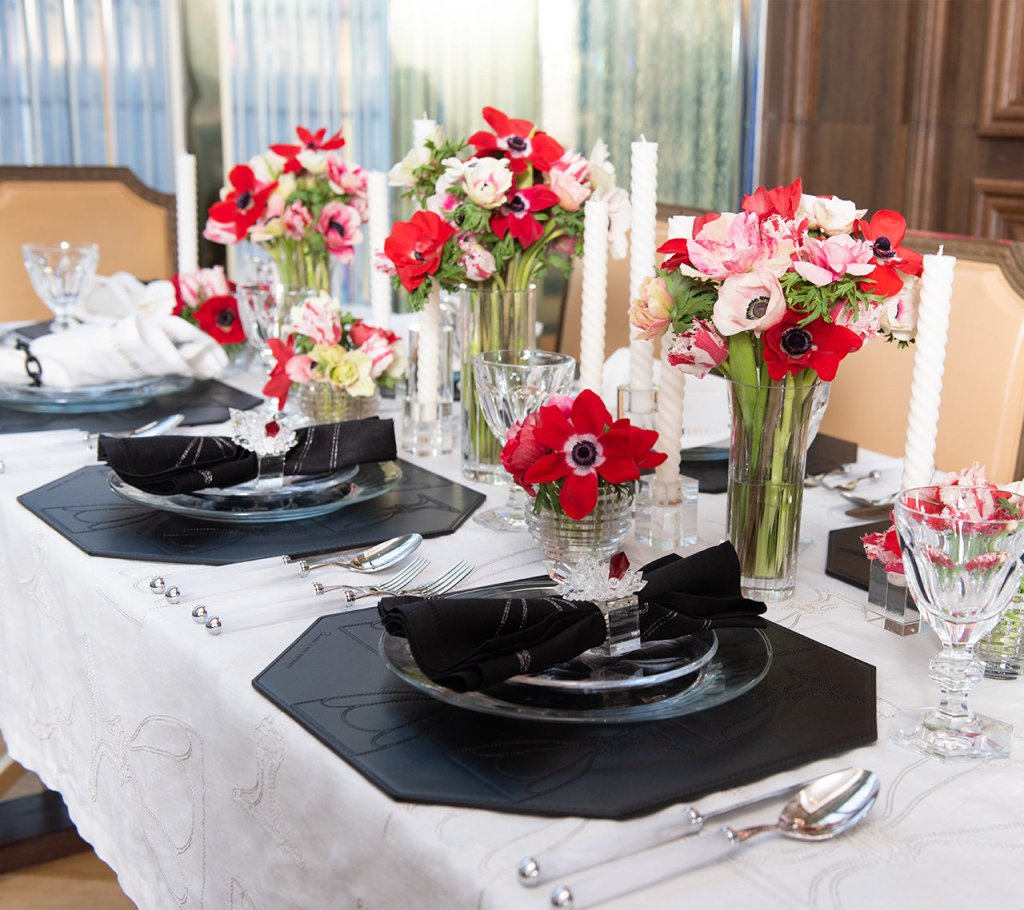 Elegant White & Silver Harcourt Tablecloth - Premium Dining Decor for Weddings, Parties & Holiday Gatherings