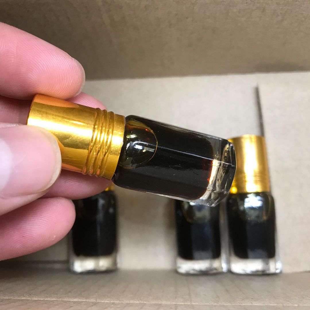 Premium Vietnam AAA Royal King Agarwood Oudh Oil - 25 Years Aged, Hydro Distilled, Limited Rare Edition (Grade A+) - Perfect for Meditation, Aromatherapy & Luxury Fragrance Making
