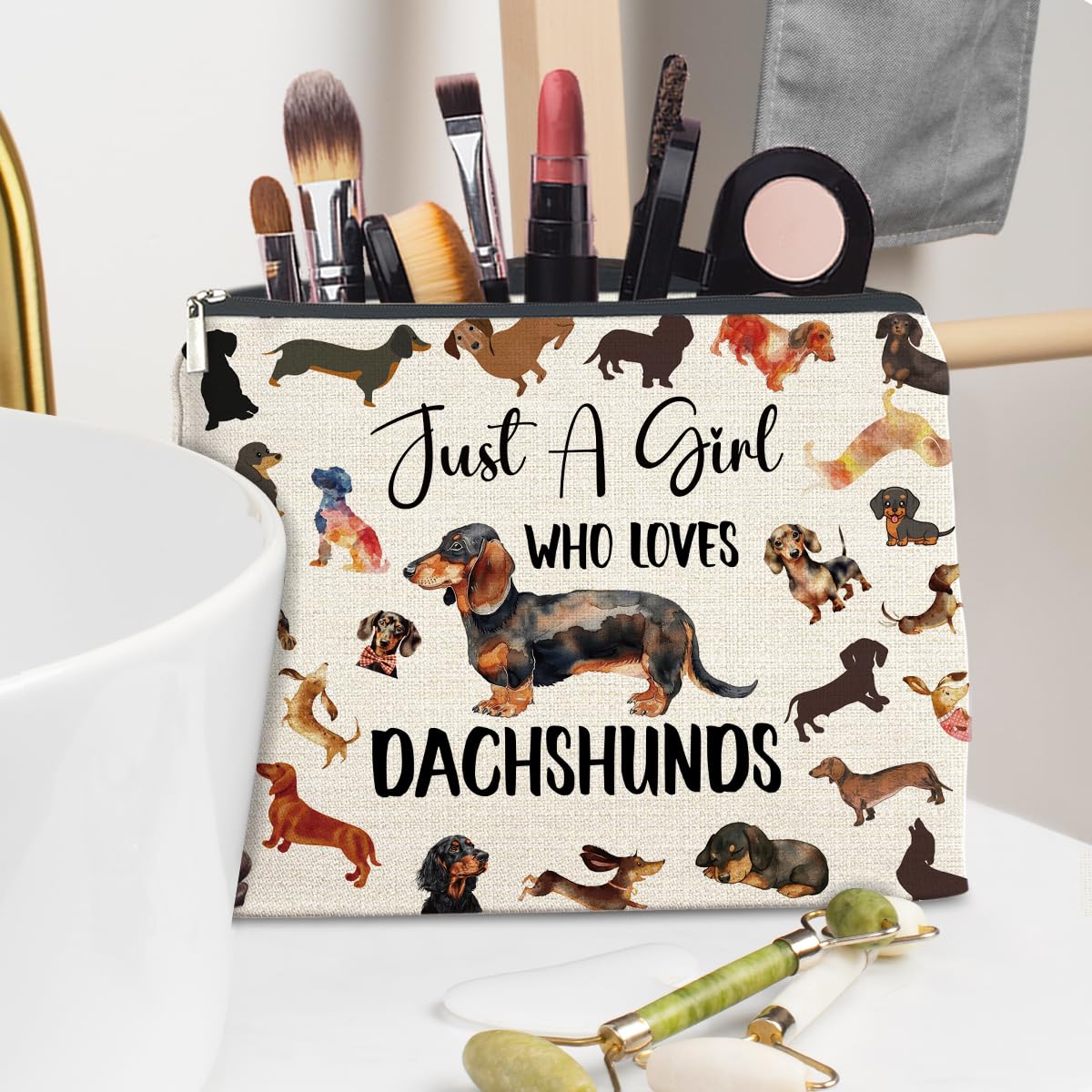 Cute Dachshund Makeup Bag for Women - Wiener Dog Themed Cosmetic Travel Organizer & Toiletry Pouch - Perfect Gift for Dog Lovers - Ideal for Travel, Gym, and Daily Beauty Essentials