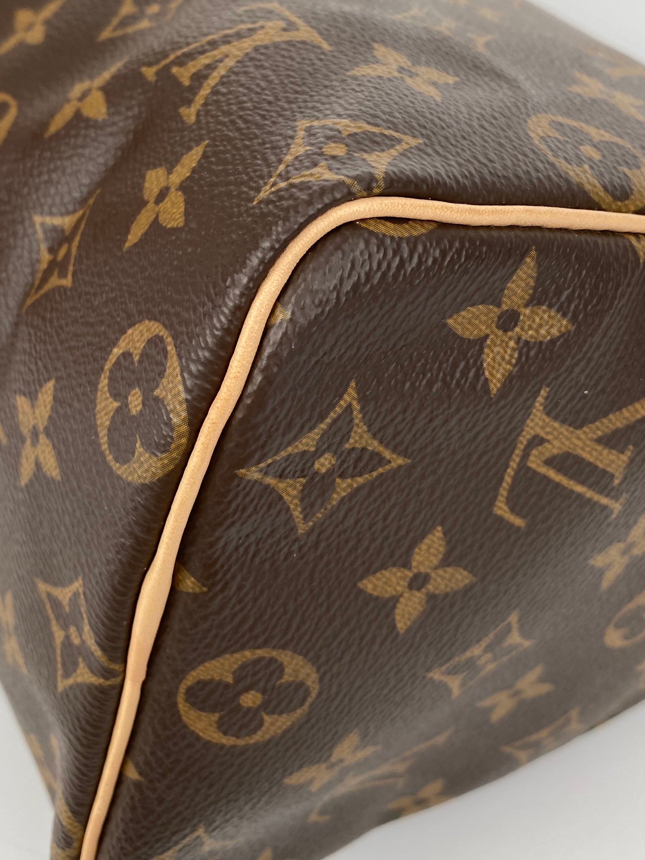 Authentic Louis Vuitton Monogram Speedy 25 Handbag - Luxury Crossbody Bag for Women, Perfect for Travel, Work & Everyday Use