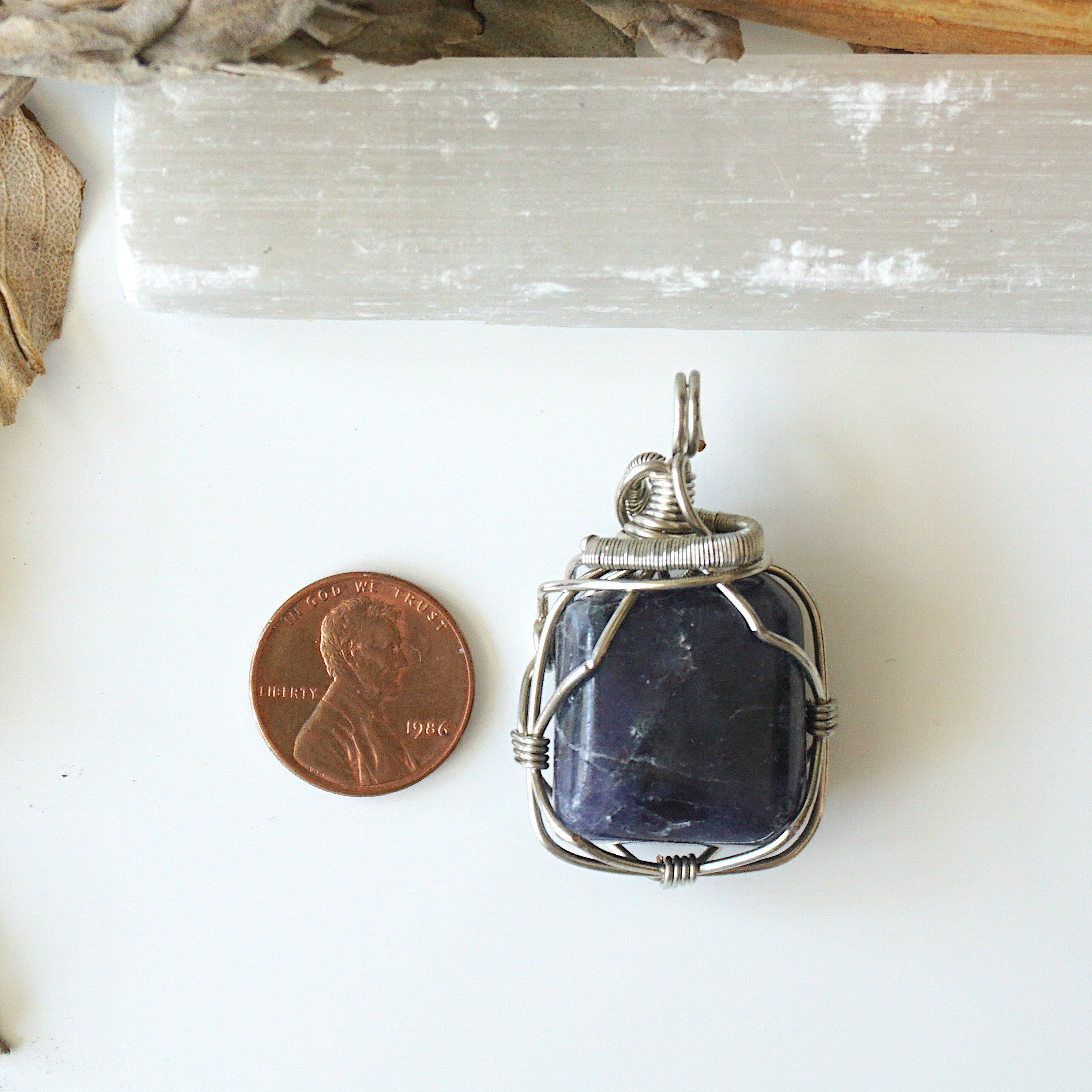 Natural Raw Sapphire Pendant Necklace - 925 Sterling Silver Plated in White Gold (Dark Silver) | Elegant Jewelry Gift for Women, Perfect for Weddings, Parties & Special Occasions