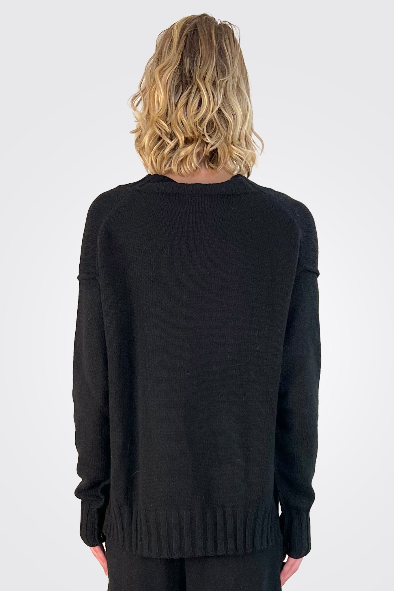 Stylish Black Boxy Cardigan for Women | Cozy Oversized Knit Sweater | Perfect for Casual Outfits & Layering in Fall & Winter