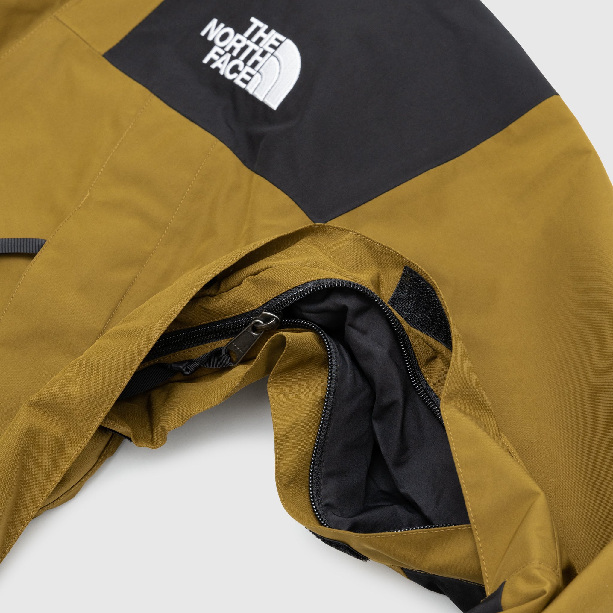 GORE-TEX Waterproof Mountain Jacket for Hiking & Outdoor Adventures - Lightweight Windproof Raincoat for Men & Women