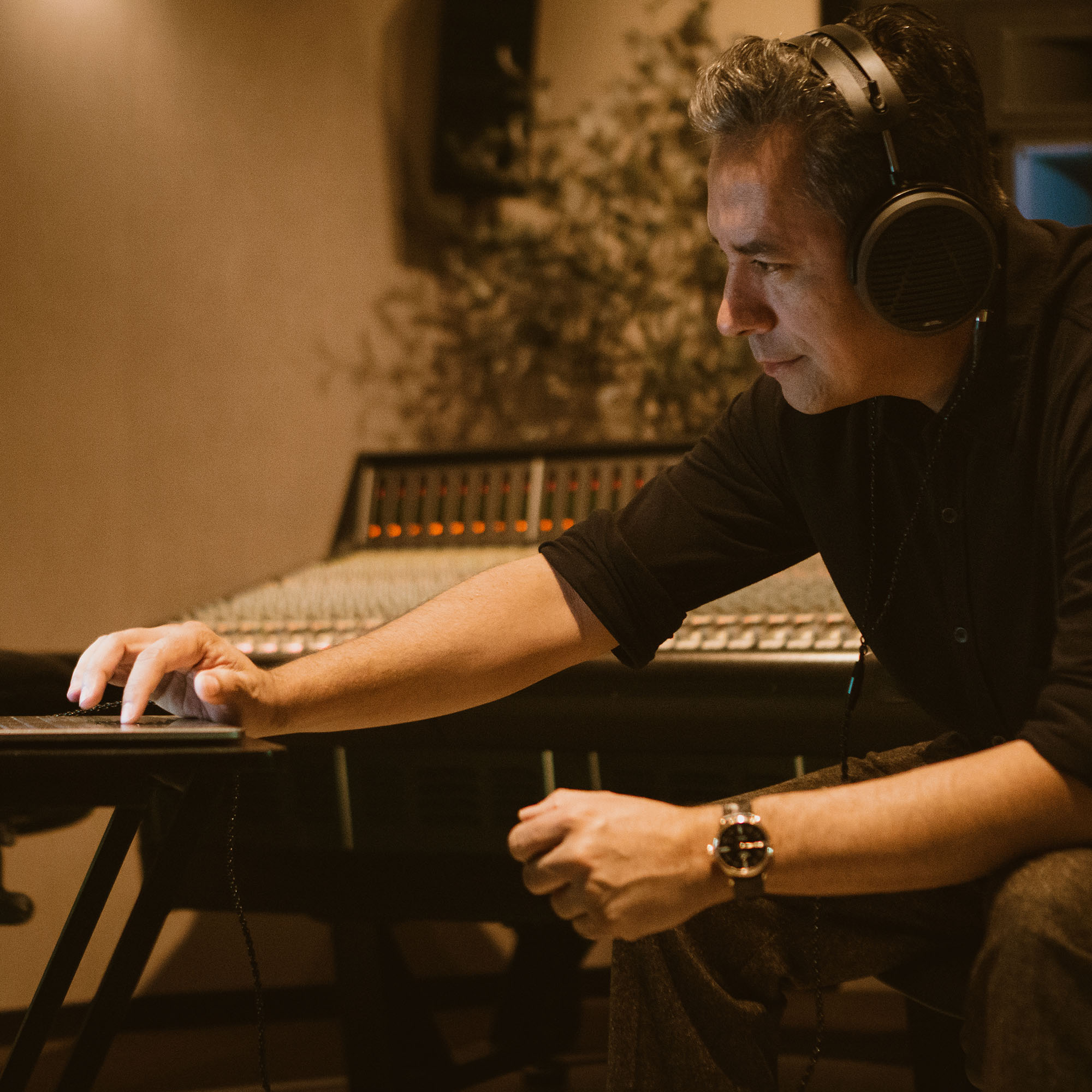 Audeze MM-500 Professional Studio Headphones by Manny Marroquin - Premium Over-Ear Headphones for Music Production, Mixing & Mastering - Perfect for Recording Studios & Audiophiles