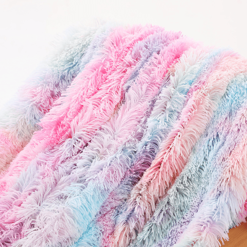 Soft Plush Throw Blanket - Cozy Fleece Blanket for Couch, Bed & Travel - Ultra Soft Warm Blanket for Winter, Home Decor & Gifts