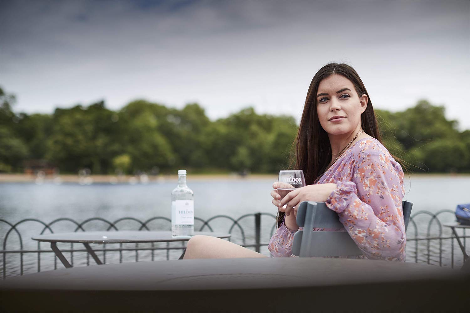 Hildon Natural Sparkling Mineral Water 330ml (11.15 fl oz) in Glass Bottles - Premium British Spring Water for Fine Dining, Gourmet Meals & Luxury Events
