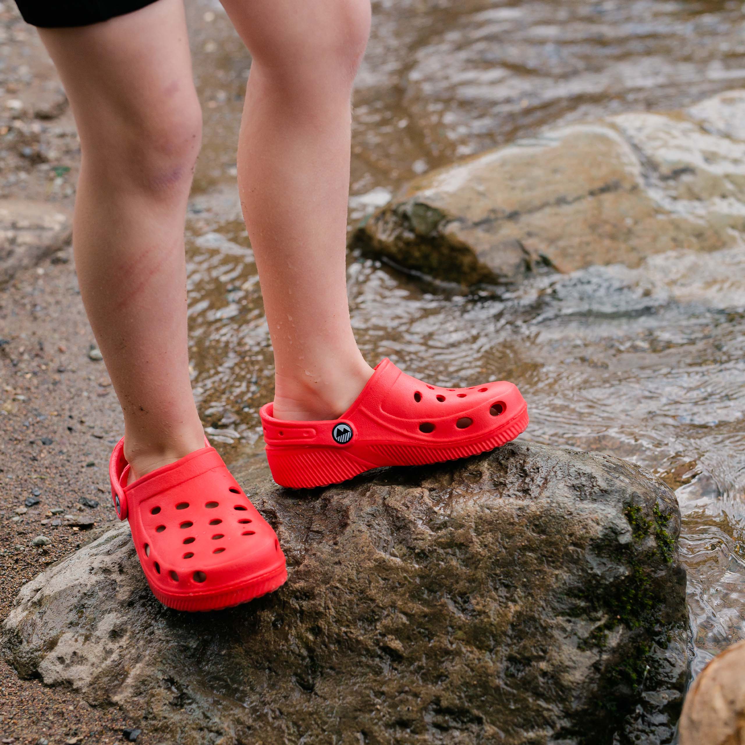 Breathable Kids' Slippers - Soft & Comfortable Ventilated Clogs for Boys & Girls - Perfect for Indoor Play, Beach, Pool & Backyard Fun