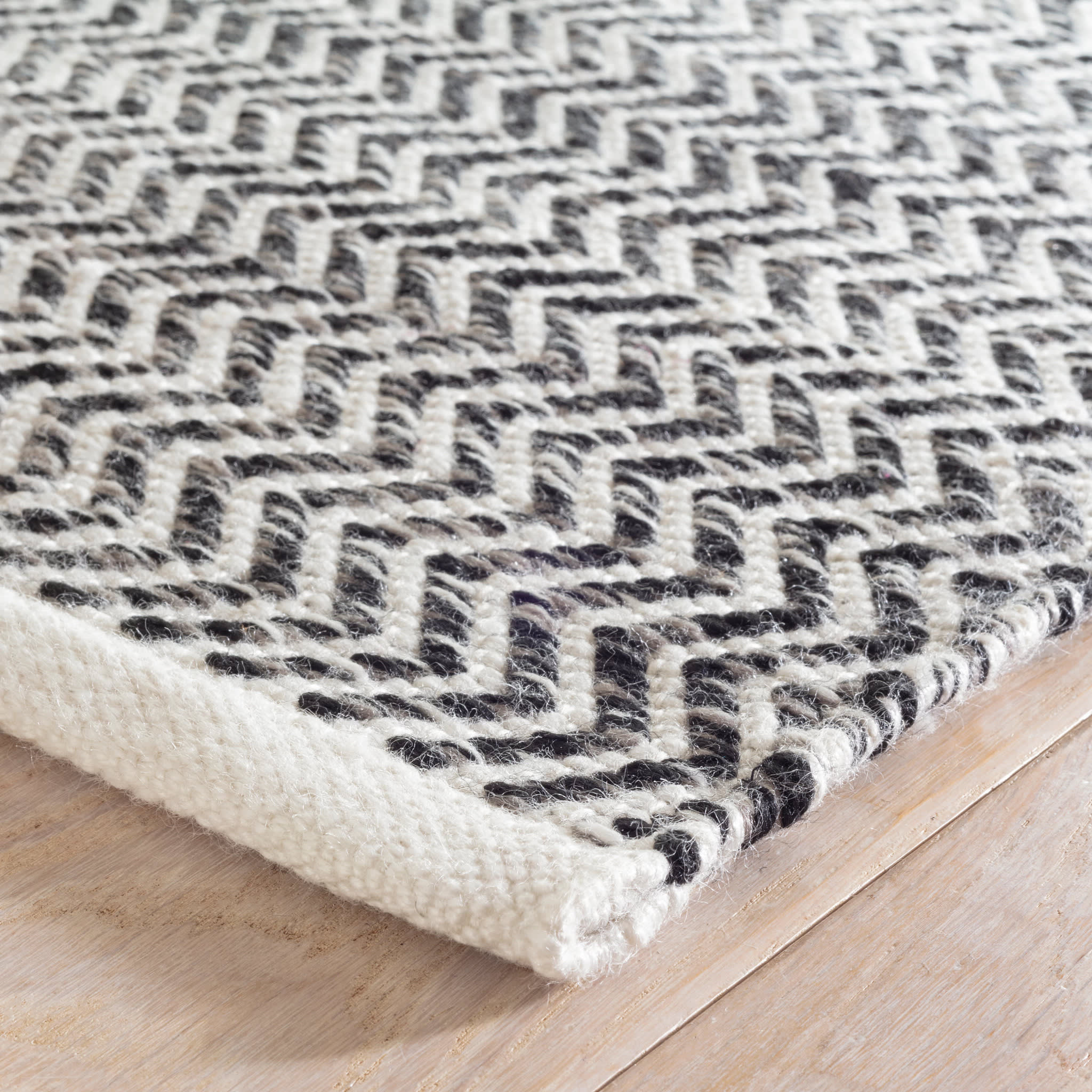 Handwoven Coastal Black Indoor/Outdoor Area Rug - Perfect for Beach House, Patio, Living Room & Bedroom Decor