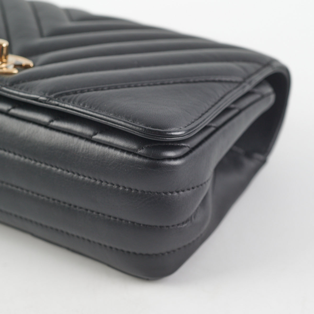 Chanel Chevron Quilted Flap Bag in Black - Luxury Handbag for Women, Perfect for Evening Parties & Special Occasions