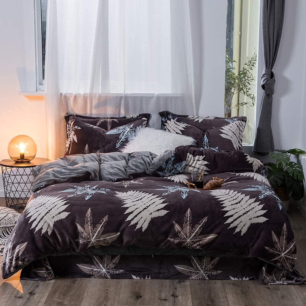 Soft Warm Flannel Bedding Set - King/Double Size Wrinkle-Free & Stain-Resistant Sheets, Pillowcases & Duvet Cover with Leopard Pattern for Men & Women | Cozy Winter Bedding for Home Comfort