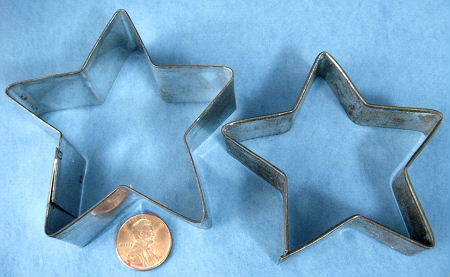 Vintage Tin Cookie Cutters Set of 2 - Handmade Star-Shaped Baking Tools with Different Depths (1950s Style) - Perfect for Holiday Cookies, DIY Baking & Vintage Kitchen Decor