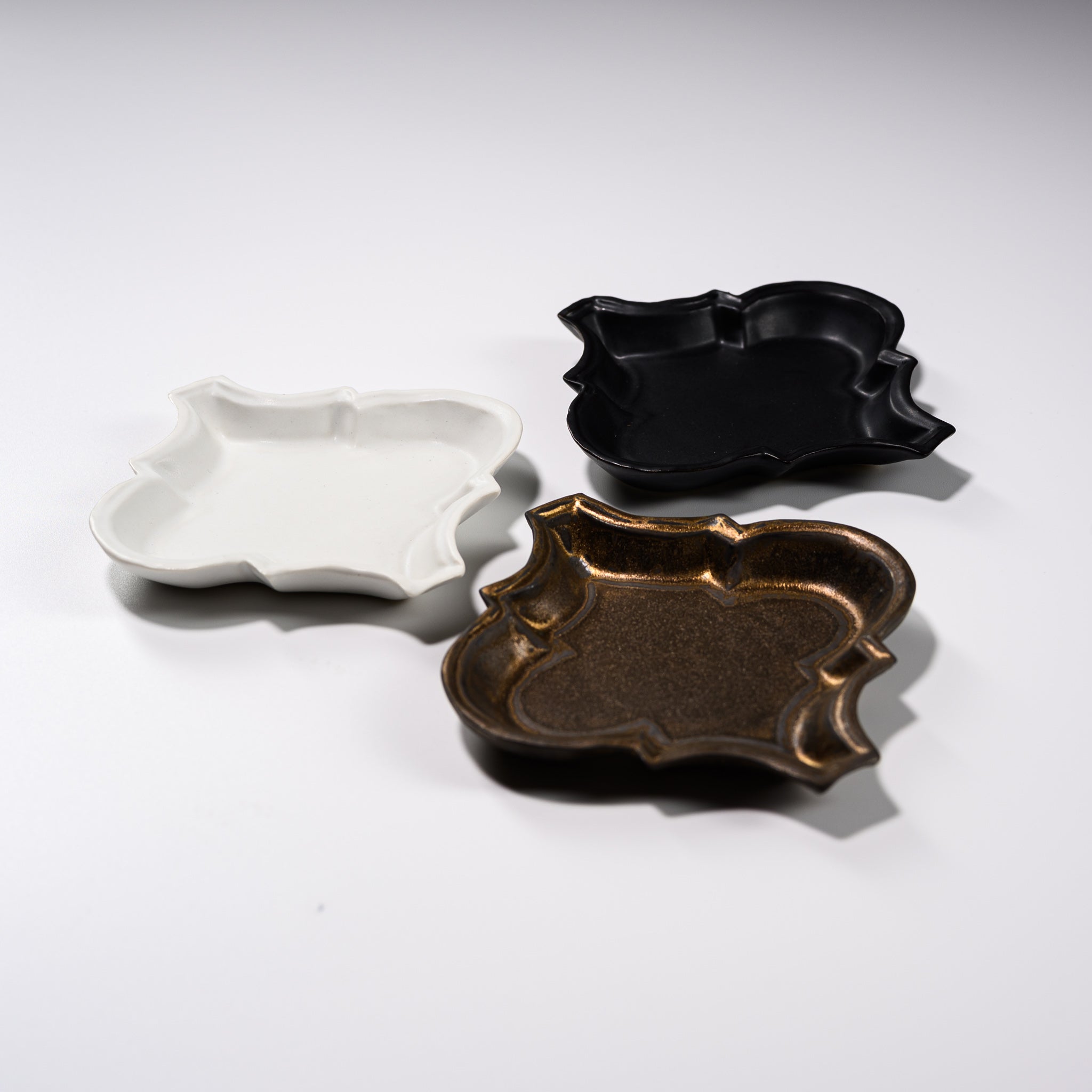 Handmade Usukiyaki Small Dish - Arabesque Design Japanese Ceramic Appetizer Plate for Sushi, Soy Sauce, and Condiments