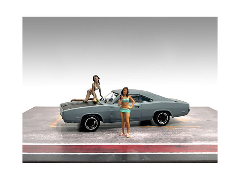 1/43 Scale American Diorama Car Wash Girls Figure Set - Dorothy & Barbara 2-Piece Model for Diecast Vehicle Displays & Diorama Scenes
