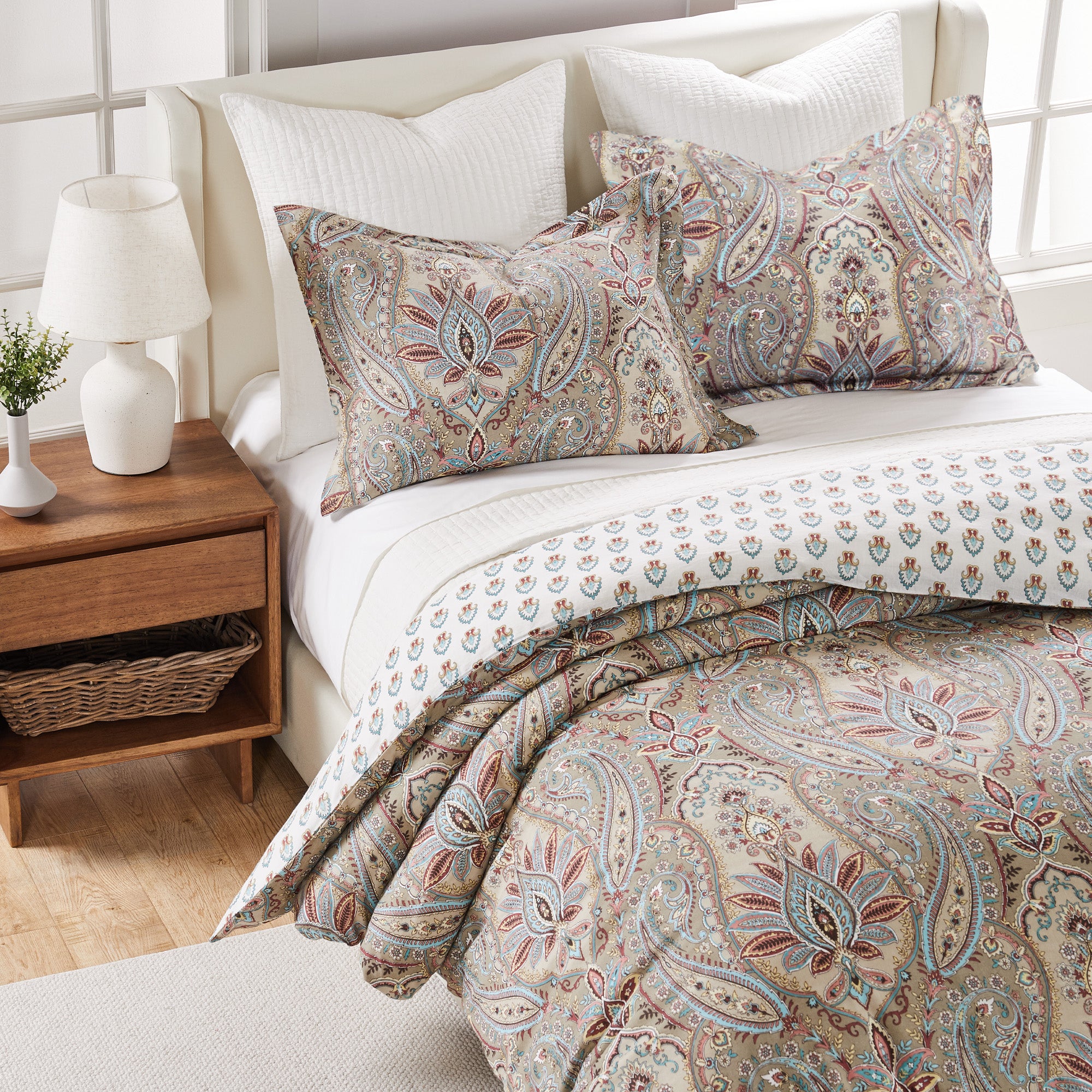 Luxury Kasey Duvet Cover Set - Soft & Breathable Bedding Collection for Queen/King Size - Perfect for Master Bedroom, Guest Room & Hotel Decor