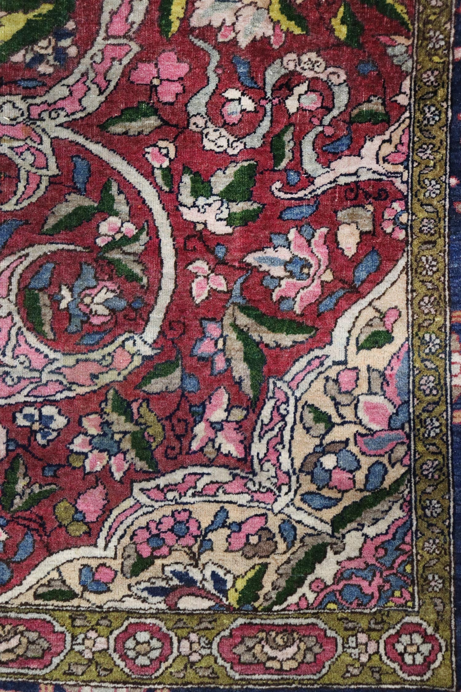 Antique Isphahan Handwoven Traditional Persian Rug - J67187 - Perfect for Living Room, Bedroom & Home Decor