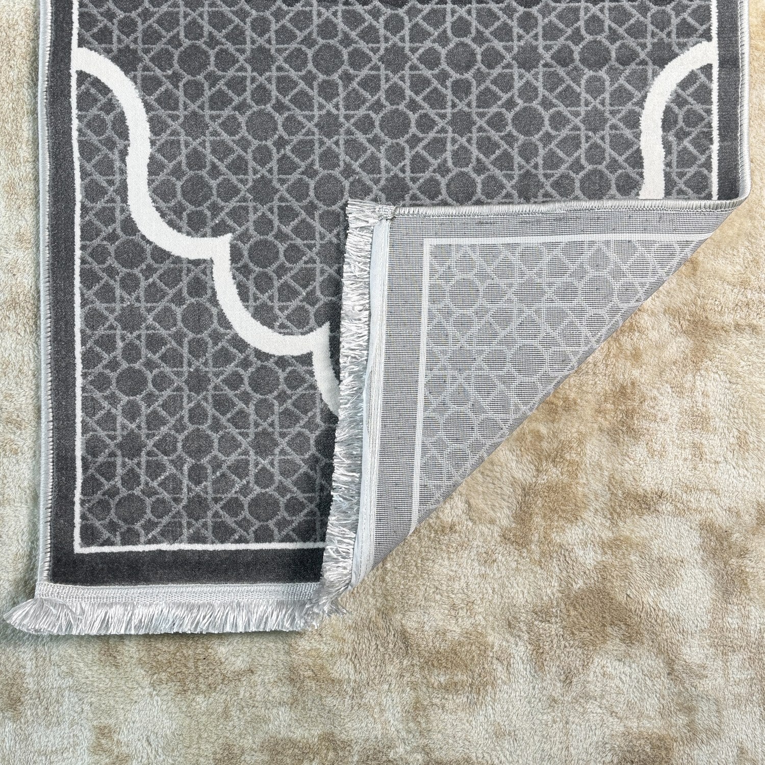 Premium Islamic Prayer Mat with Beautiful Designs - Perfect Gift for Muslims - Ideal for Home, Mosque, and Travel Use