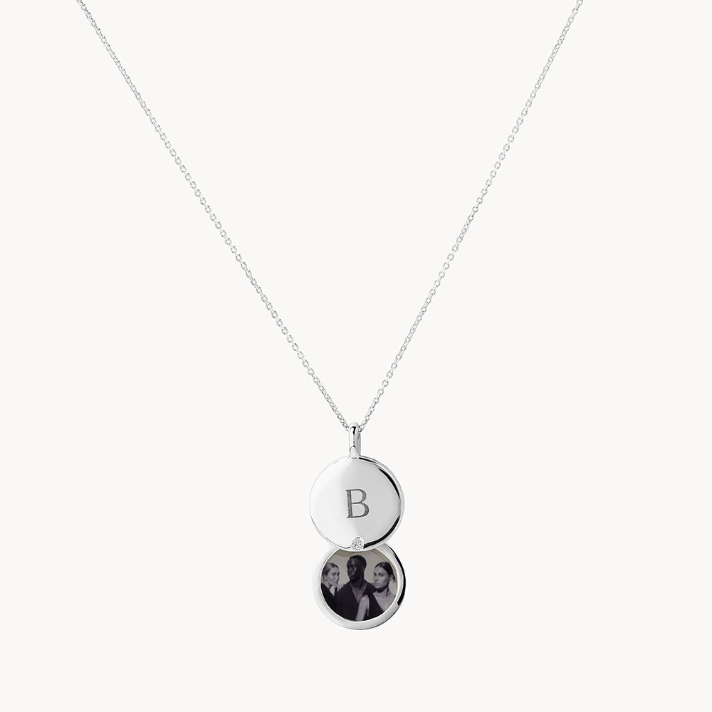 Personalized Engravable Silver Circle Flip Locket Necklace - Perfect for Anniversary Gifts, Valentine's Day & Keepsake Jewelry