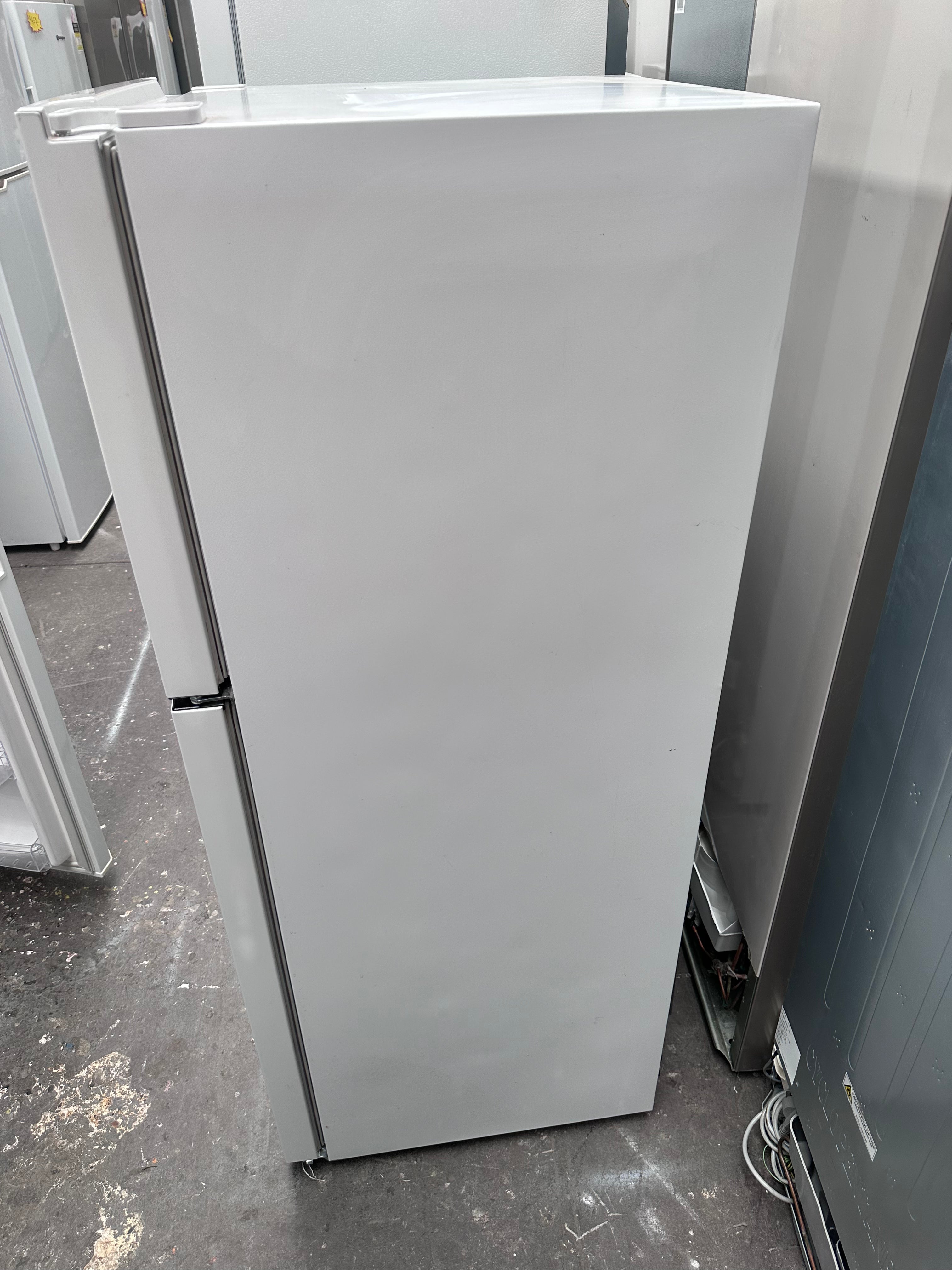 Hisense 230L Top Mount Refrigerator - Energy Efficient, Quiet Operation - Perfect for Small Apartments, Dorms & Office Break Rooms [Certified Refurbished]