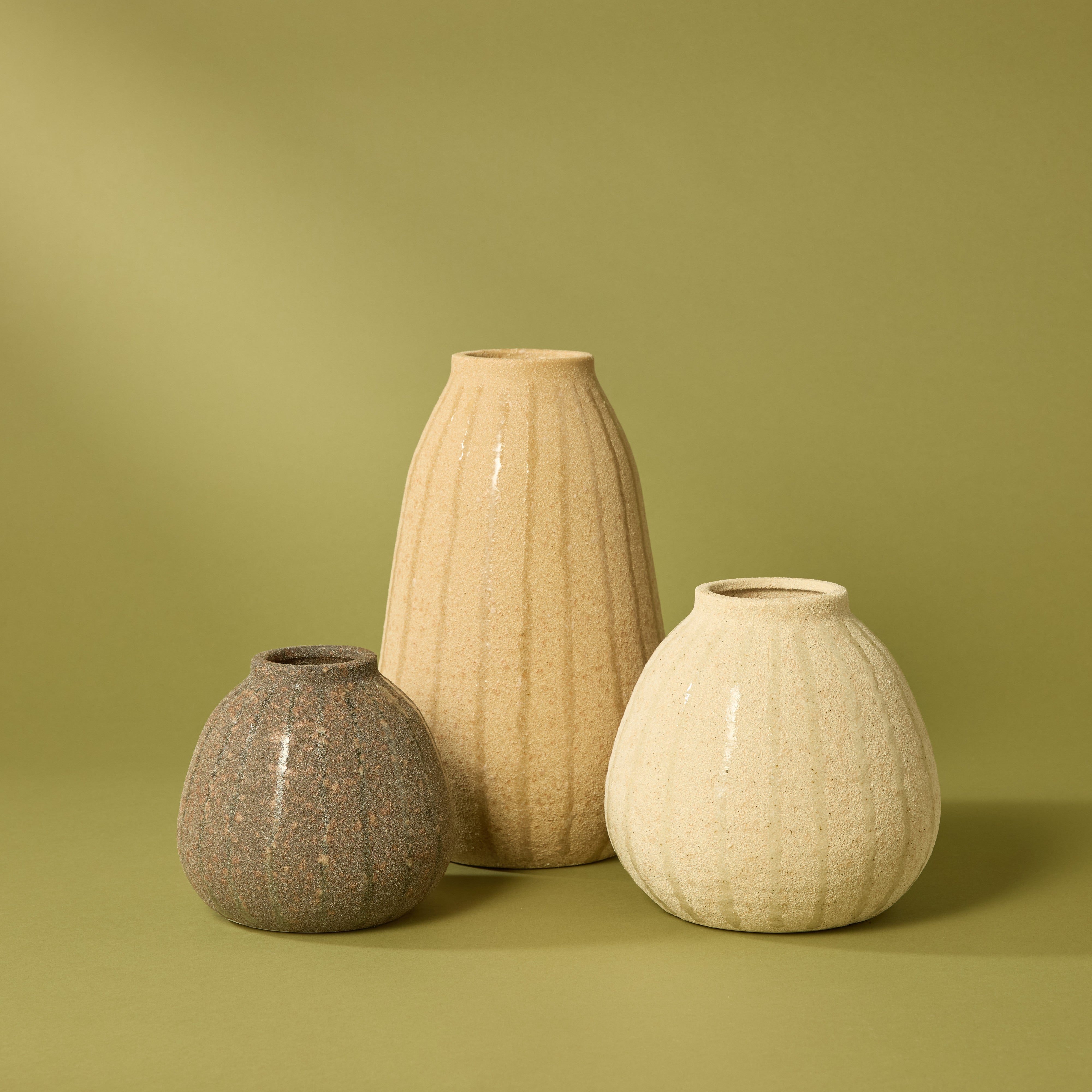 Henry Vase - 18cm Beige Ceramic Flower Vase for Home Decor, Wedding Centerpieces & Tabletop Arrangements