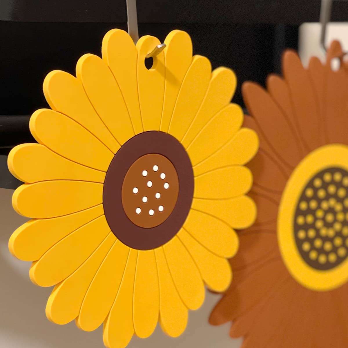 Allydrew Sunflower Coasters & Trivet Mats Set of 2 - Heat Resistant Pot Holders for Hot Cups, Drinks, Pots and Pans - Large Kitchen Table Decor for Dining Room, Coffee Bar & Home Decor