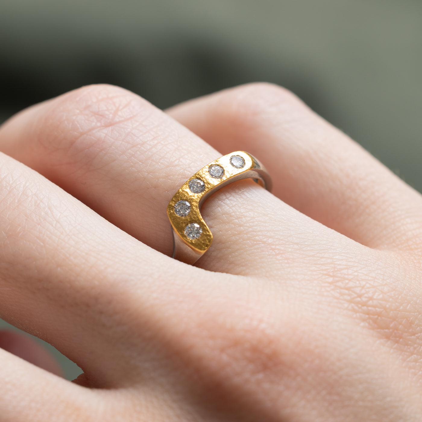 Two Tone Gold Five Stone Diamond Curved Ring - 0.25ctw Diamond Wedding Band, Size 6 - Perfect for Engagement, Anniversary & Special Occasion Jewelry Gift