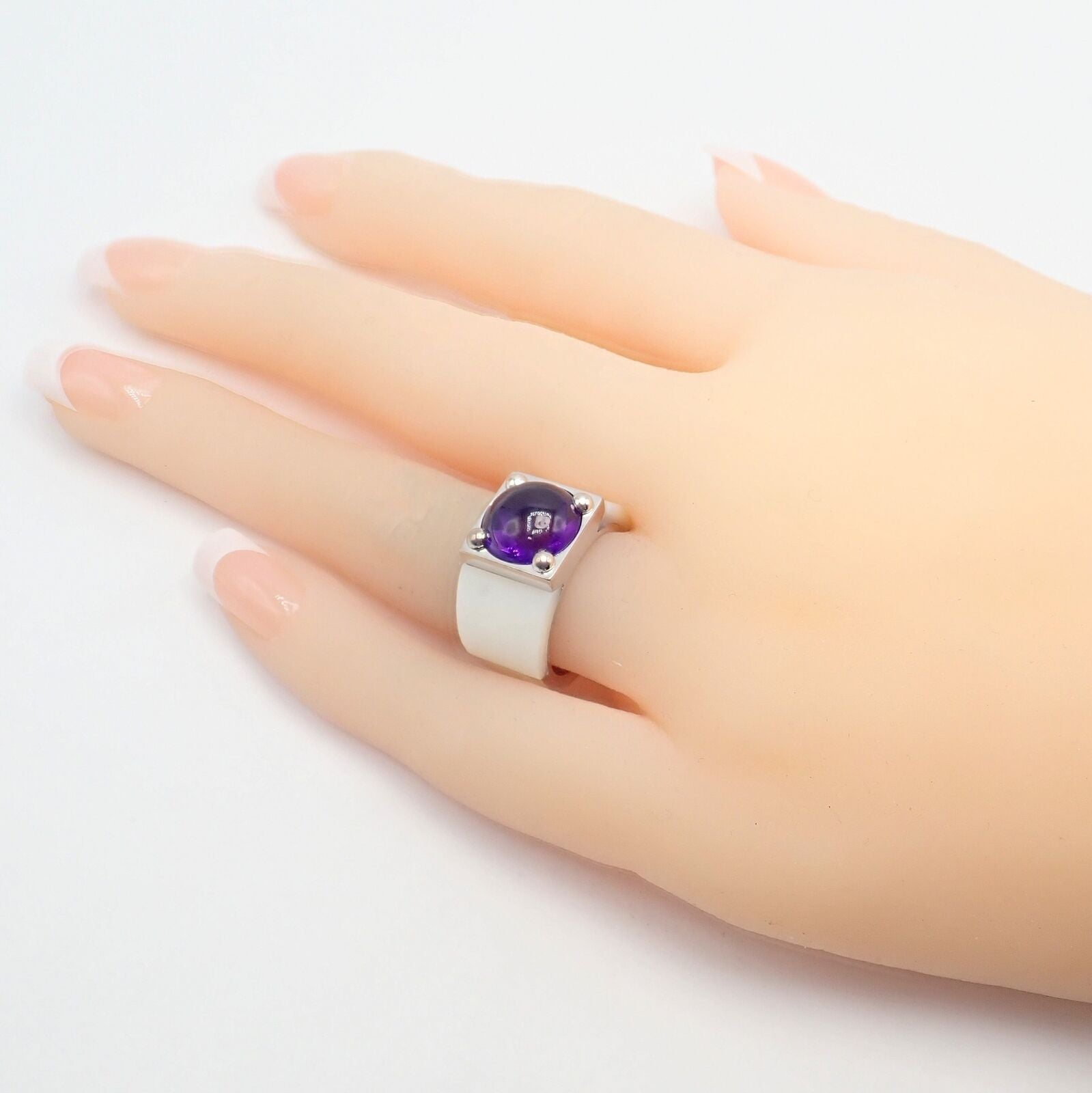 Authentic Van Cleef & Arpels 18k White Gold Amethyst Mother of Pearl Ring - Luxury Vintage Jewelry for Women, Perfect for Weddings, Anniversaries & Special Occasions