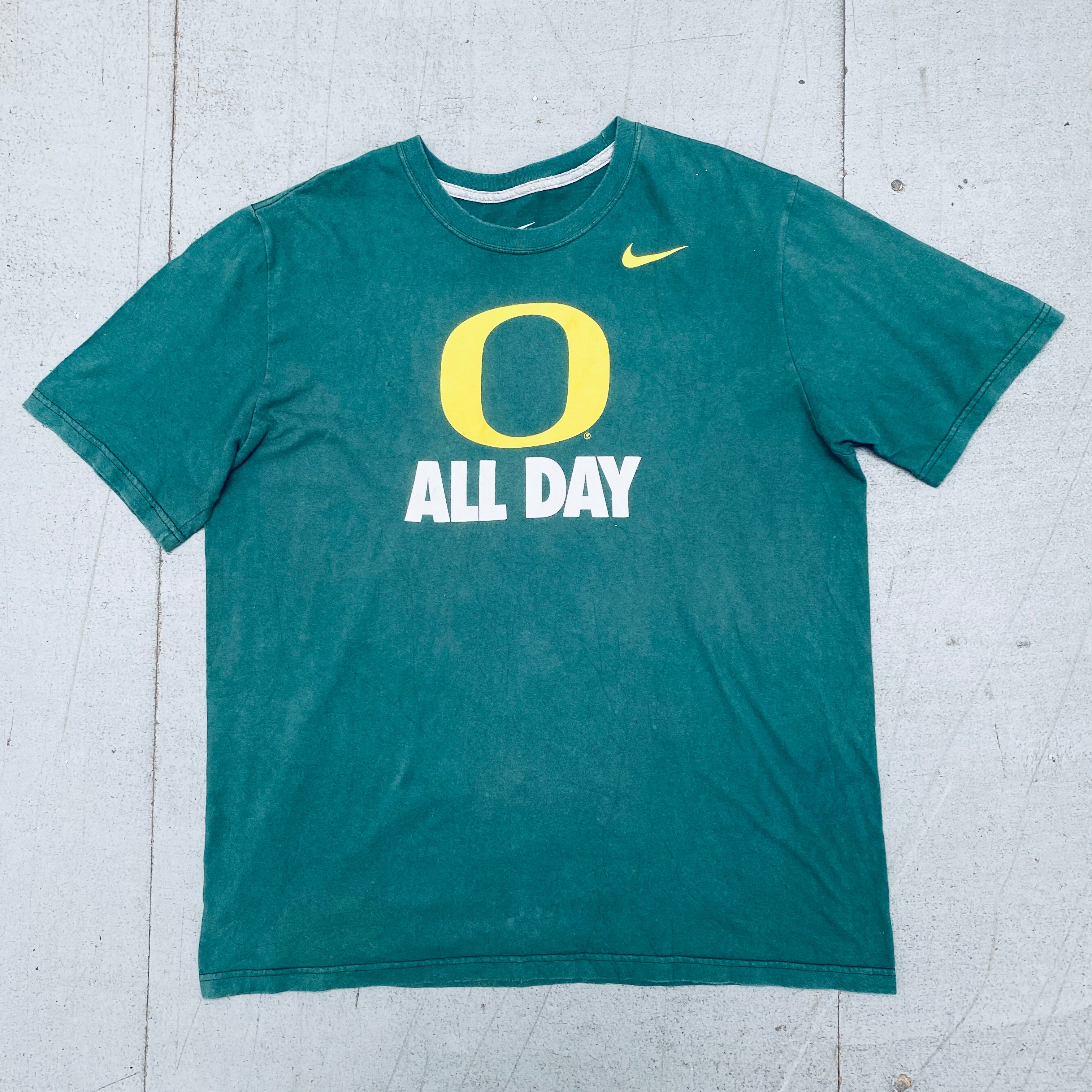 Oregon Ducks 2000s Vintage Nike Graphic Spellout T-Shirt XL - Retro College Football Fan Apparel for Game Day & Casual Wear