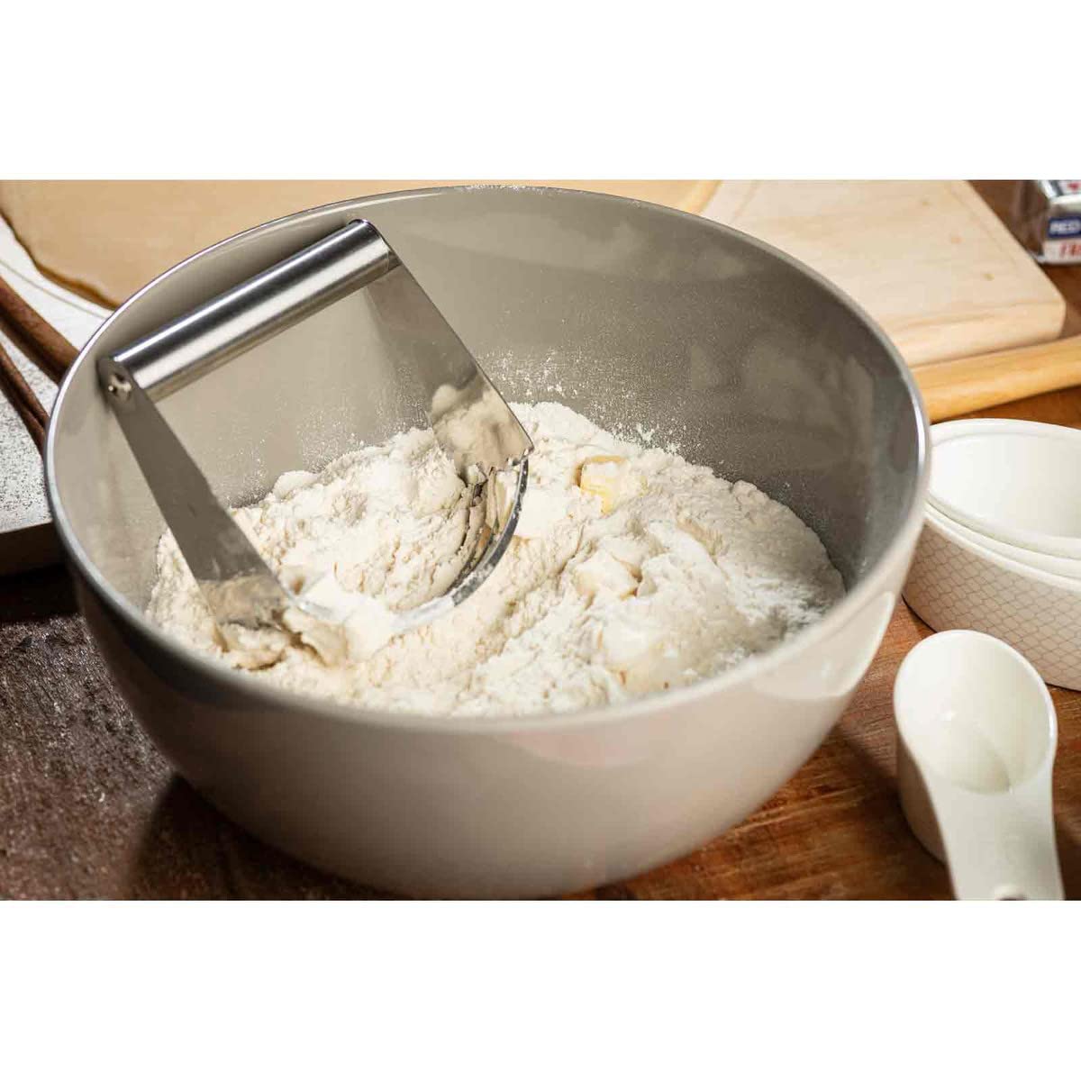 Tablecraft 11071 Stainless Steel Dough Blender - 4.75 Inch Pastry Cutter for Baking Pies, Cookies & Biscuits | Professional Kitchen Tool for Home Bakers & Chefs