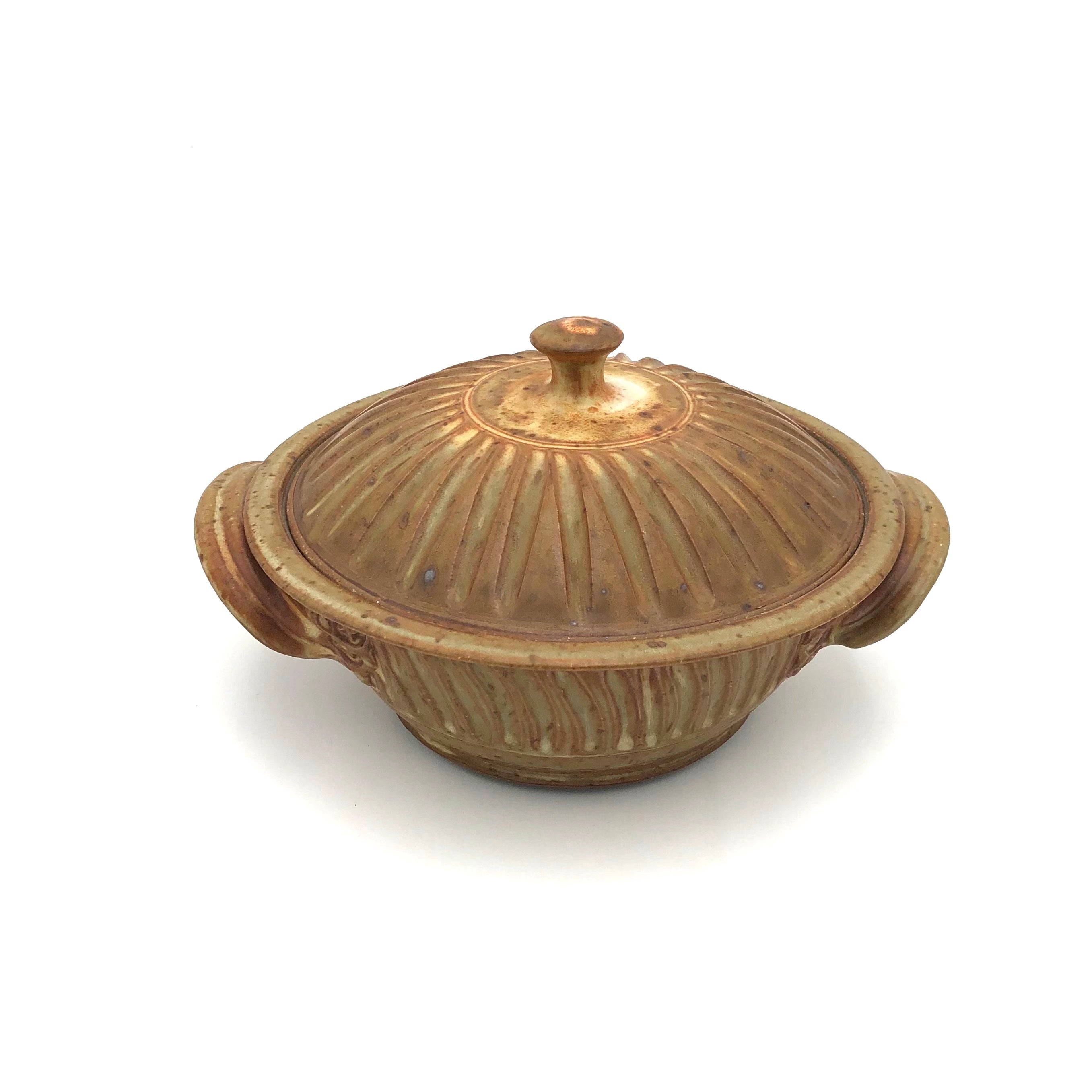 Coburn Small Lidded Casserole #2 Flat Pot (Fluted Tan) - Perfect for Baking, Serving & Storing Food - Ideal for Casseroles, Soups & Side Dishes