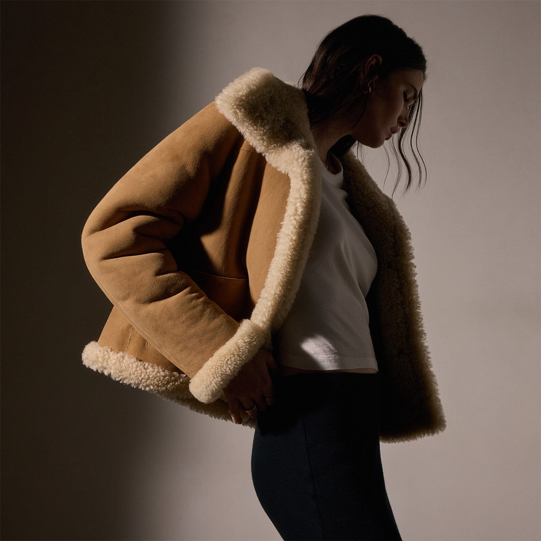 Cropped Shearling Jacket Women's Winter Coat Caramel Brown - Warm Faux Fur Outerwear for Casual Outings & Street Style Fashion