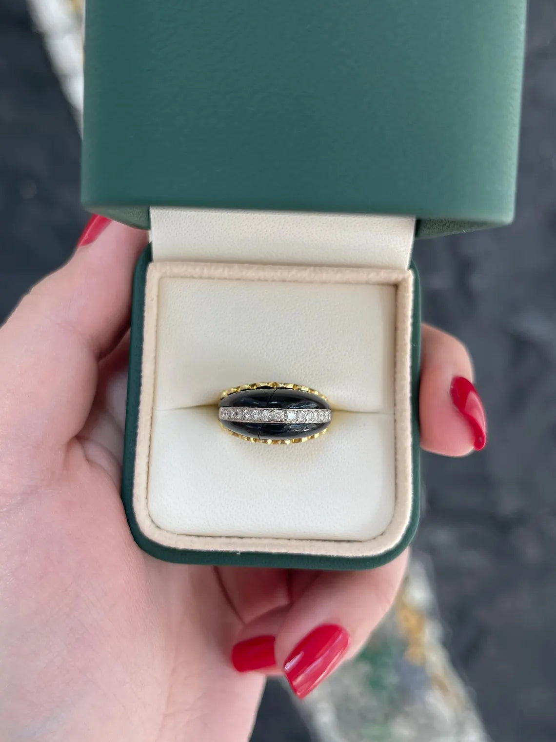 0.00ct Natural Black Onyx Statement Ring with Pave Diamond Accents - Elegant Jewelry for Evening Parties, Weddings & Special Occasions