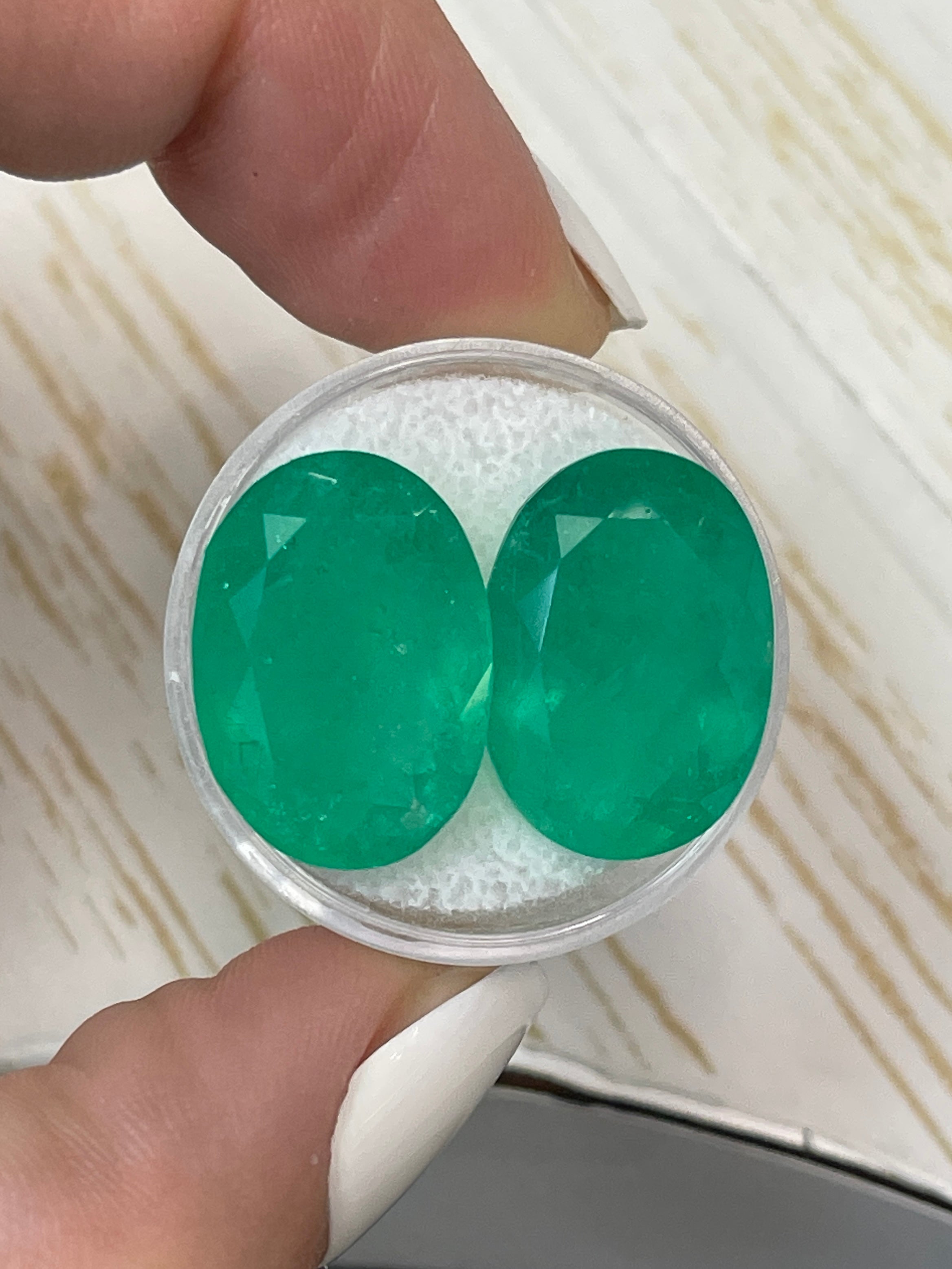 Premium 30.12tcw Matching Pair of Colombian Emerald Gemstones - 20x14mm Oval Cut Loose Emeralds for Jewelry Making, Engagement Rings & Luxury Gifts