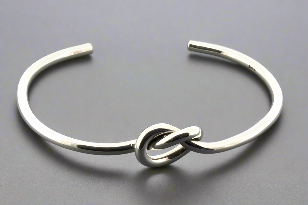 Elegant Eternity Heart Knot Cuff Bracelet - Perfect for Valentine's Day, Anniversary & Romantic Gifts for Her