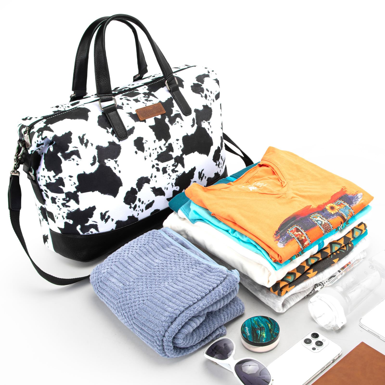 Wrangler Women's Oversized Cow Print Travel Duffle Bag - Weekender Overnight Bag WG133-5110BK for Gym, Beach & Weekend Getaways