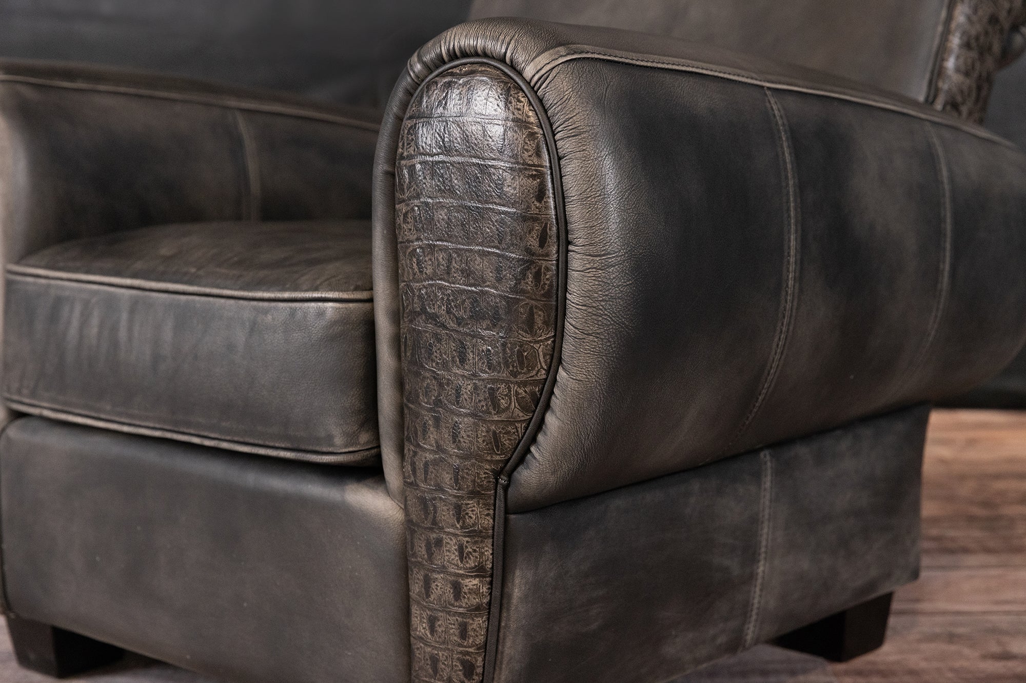 Rock and Roll Chair Croc - Stylish and Comfortable Rocking Chair for Living Room, Nursery, or Patio - Perfect for Relaxing, Nursing, or Reading