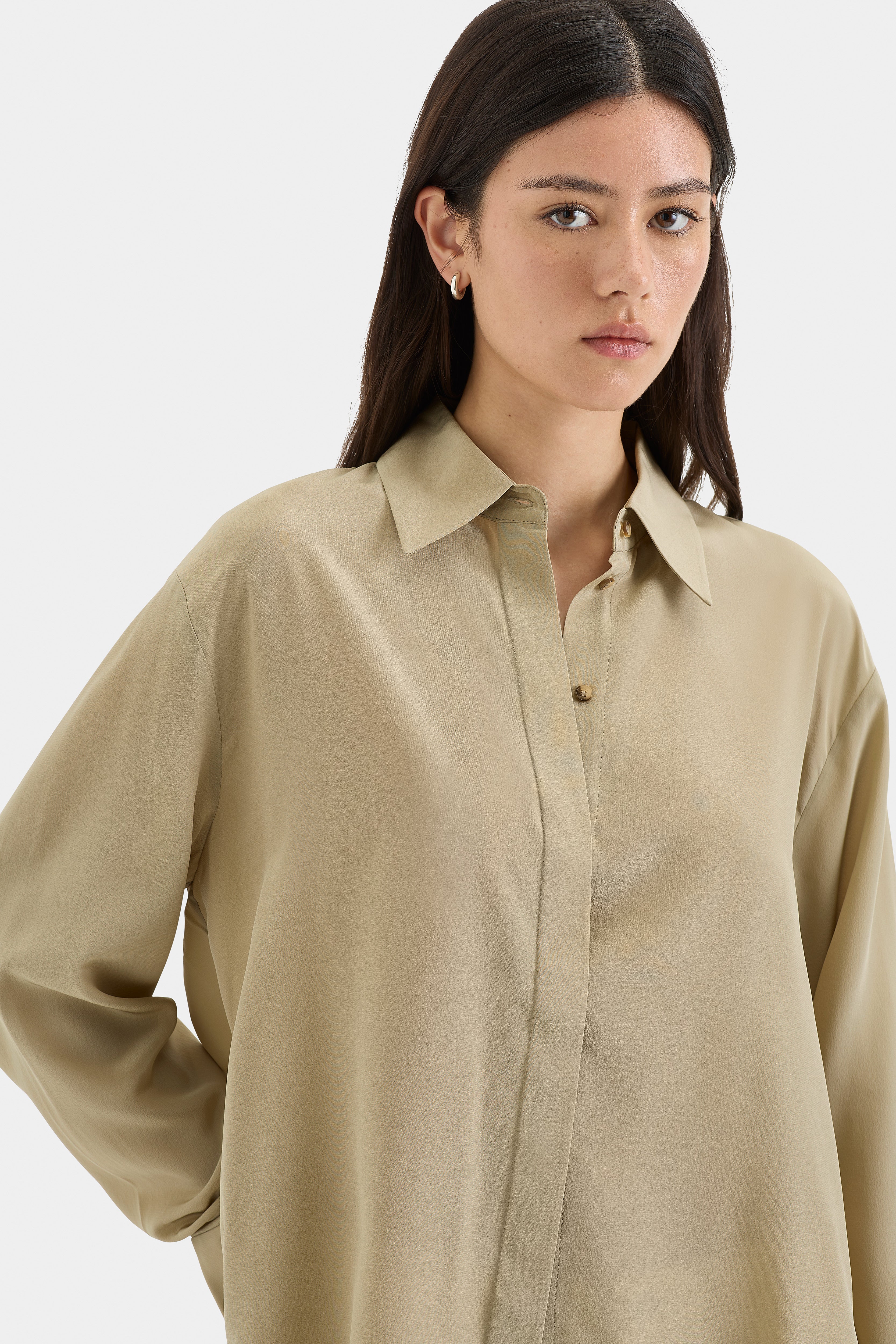 Seameadow Men's Casual Shirt in Olive Green - Perfect for Outdoor Adventures and Everyday Wear