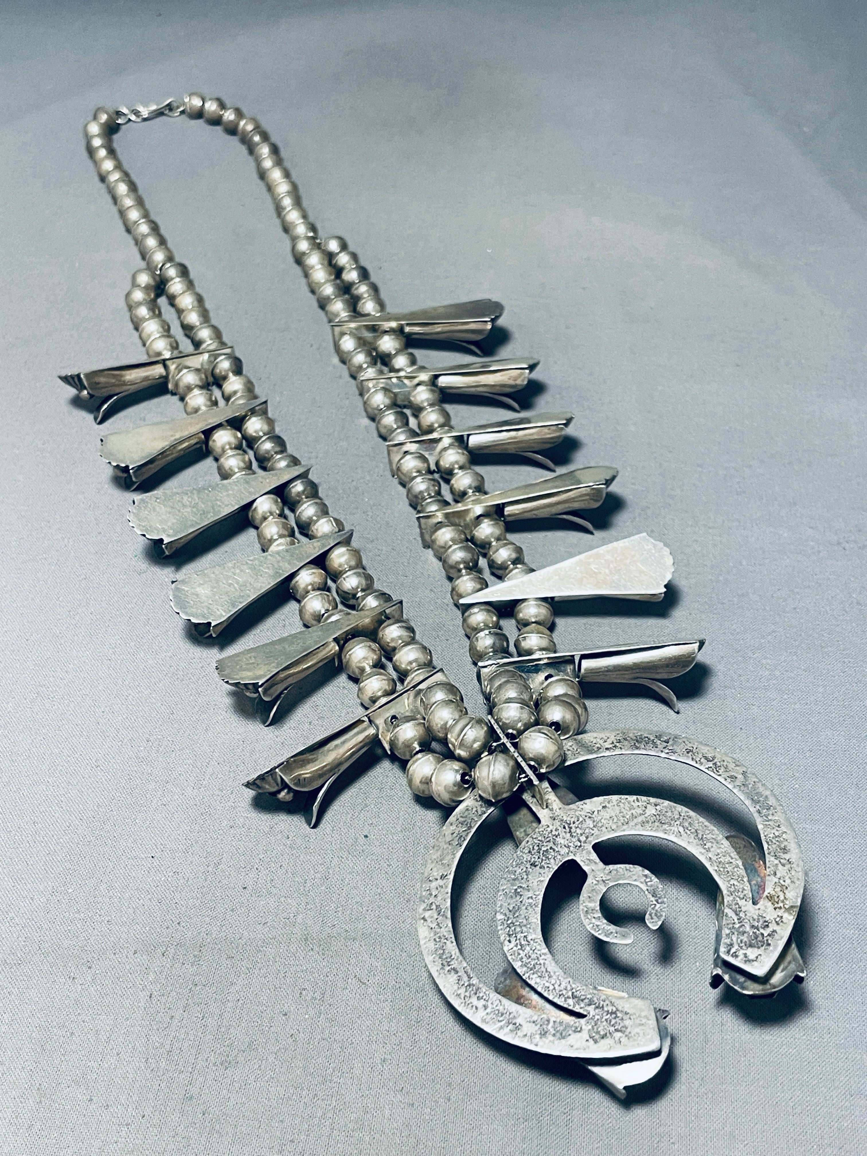 187 Grams Fab!! Vintage Native American Navajo All Sterling Silver Squash Blossom Necklace