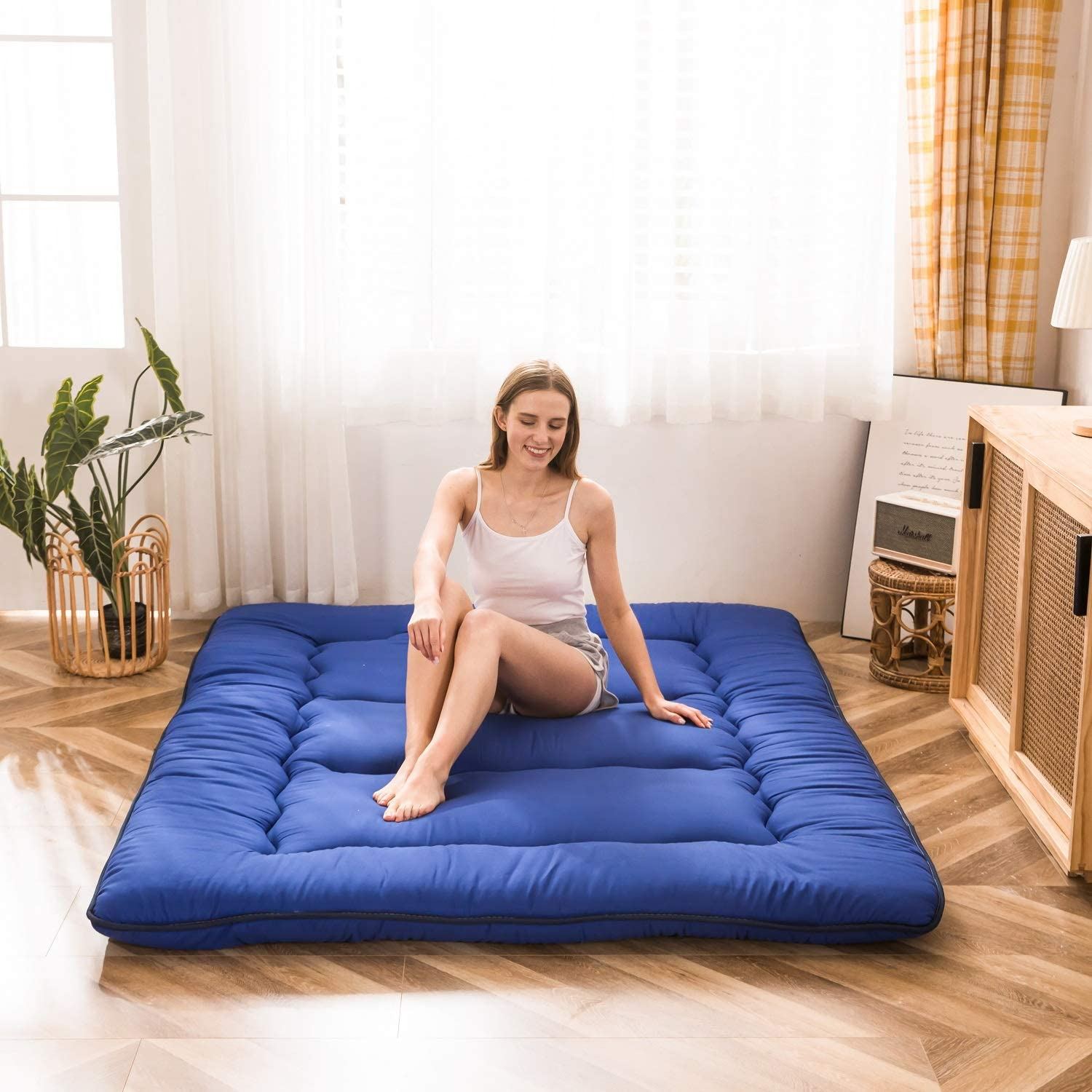 MAXYOYO Japanese Floor Futon Mattress - Portable Foldable Tatami Mattress for Guest Bed, Camping & Small Space Living | Comfortable Floor Sleeping Solution