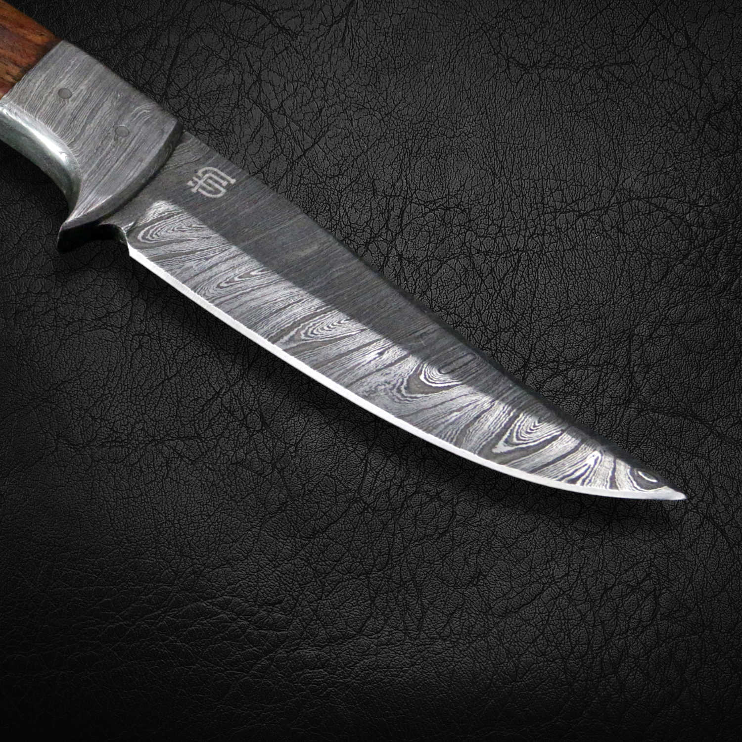 Premium Bolognesi Damascus Steel Hunting Knife - Handcrafted Full Tang Outdoor Survival Knife with Leather Sheath - Perfect for Hunting, Camping & Bushcraft Adventures