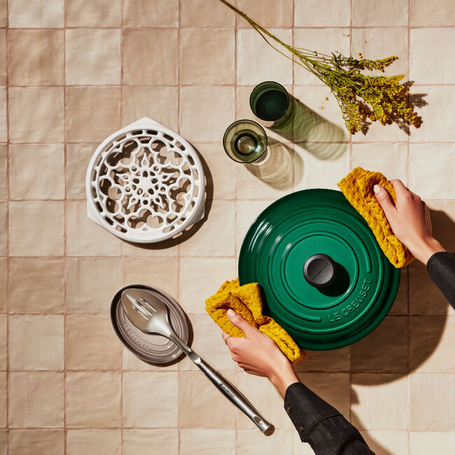 Le Creuset Flame Round Silicone Trivet - Heat Resistant Hot Pot Holder for Kitchen Countertop & Dining Table Protection - Perfect for Serving Dishes, Pots, and Pans