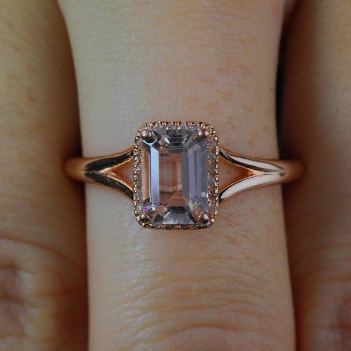 1.25 Carat Peach Pink Morganite & Diamond Halo Engagement Ring in 18K Gold Plating – Elegant Split Shank Design for Wedding, Proposal & Anniversary Gifts