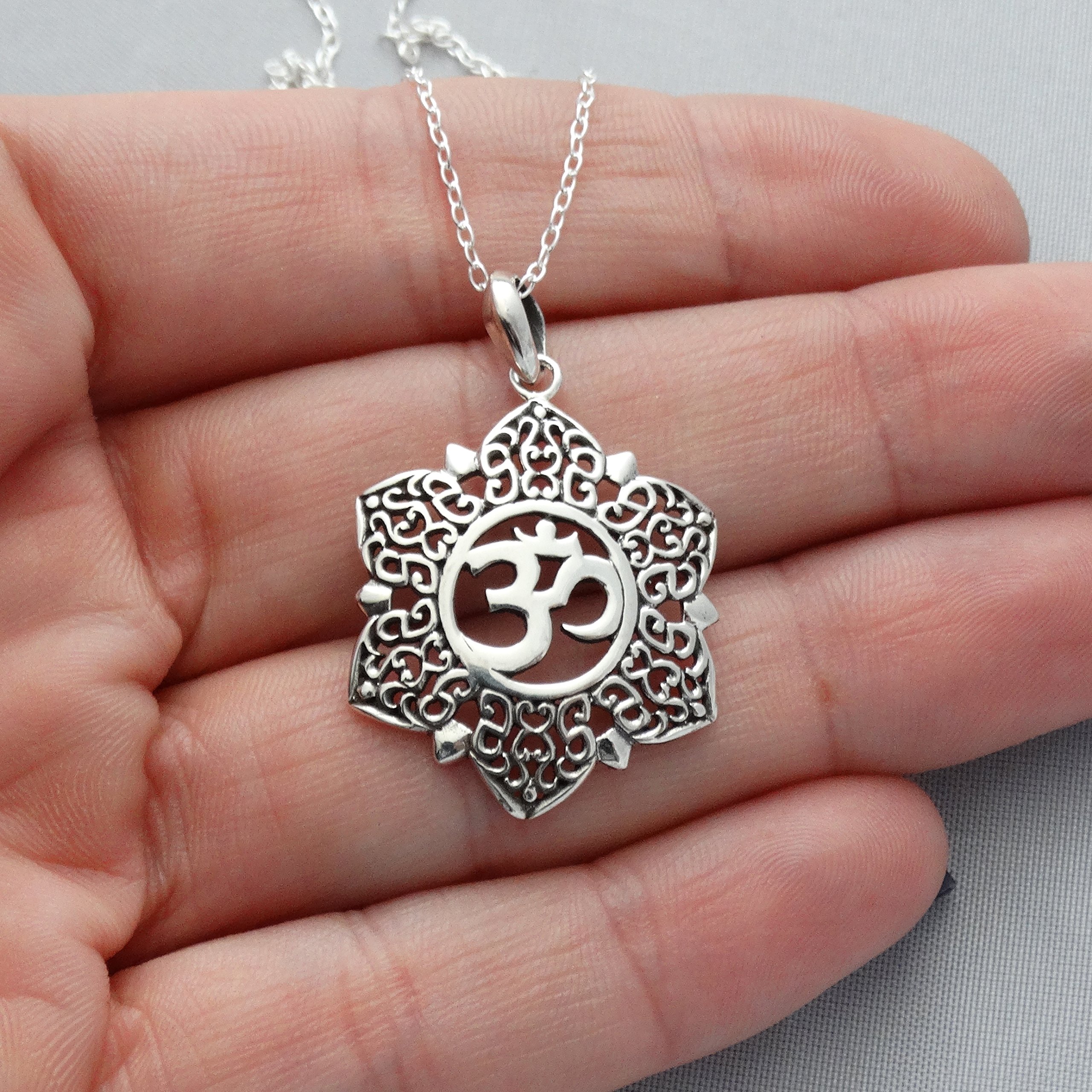 FashionJunkie4Life Sterling Silver Lotus Flower Necklace with 18
