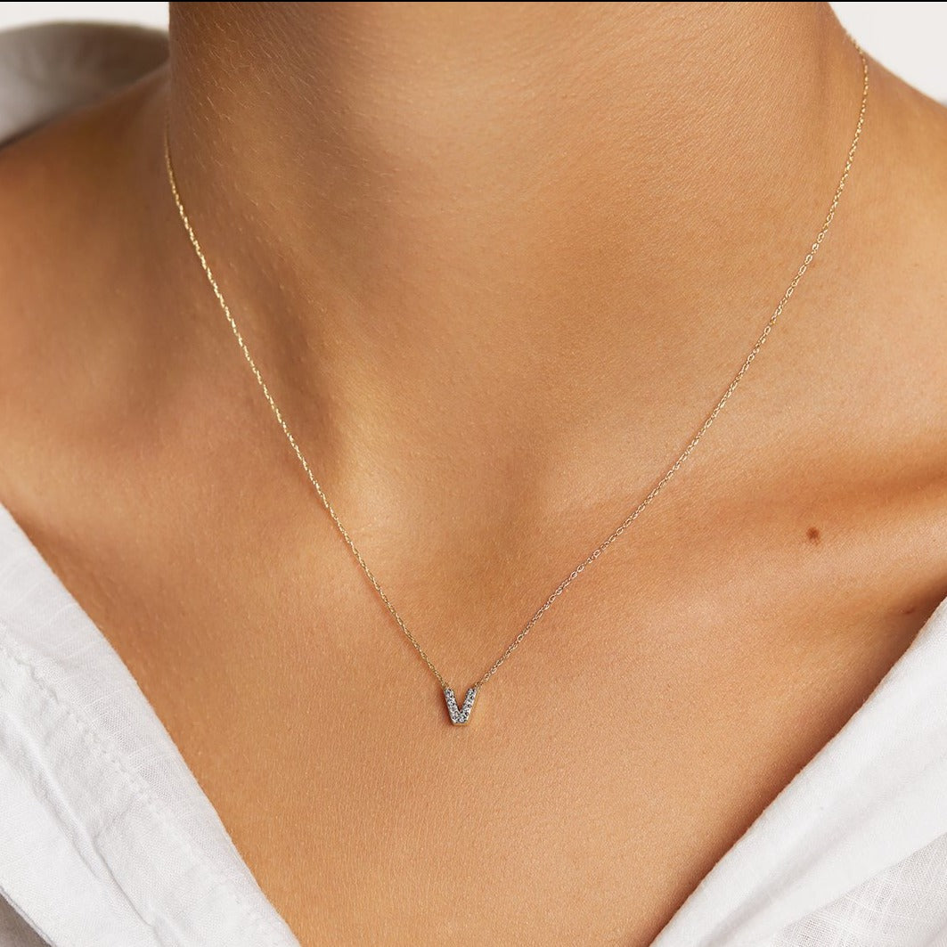 10k Gold Diamond Letter V Necklace - Elegant Personalized Jewelry for Women, Perfect for Gifts, Anniversaries & Special Occasions