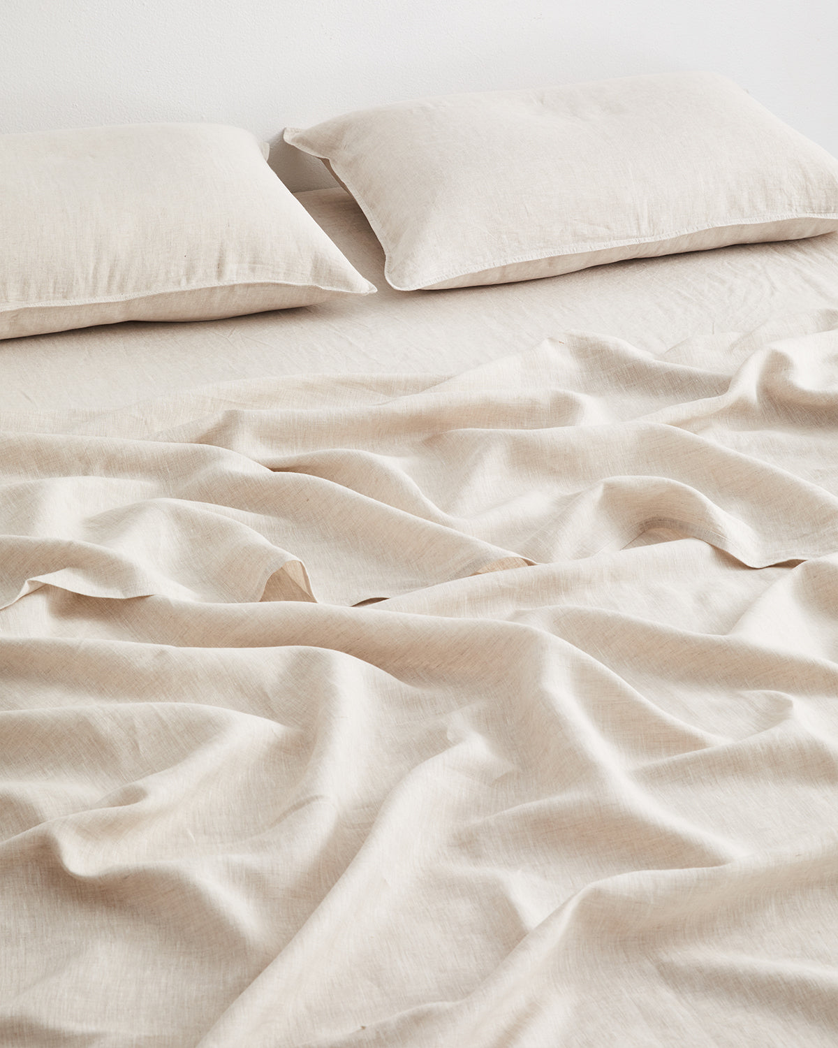100% French Flax Linen Fitted Sheet - Organic Oatmeal Color - Breathable & Hypoallergenic Bedding for Luxury Hotels, Airbnb, and Master Bedrooms