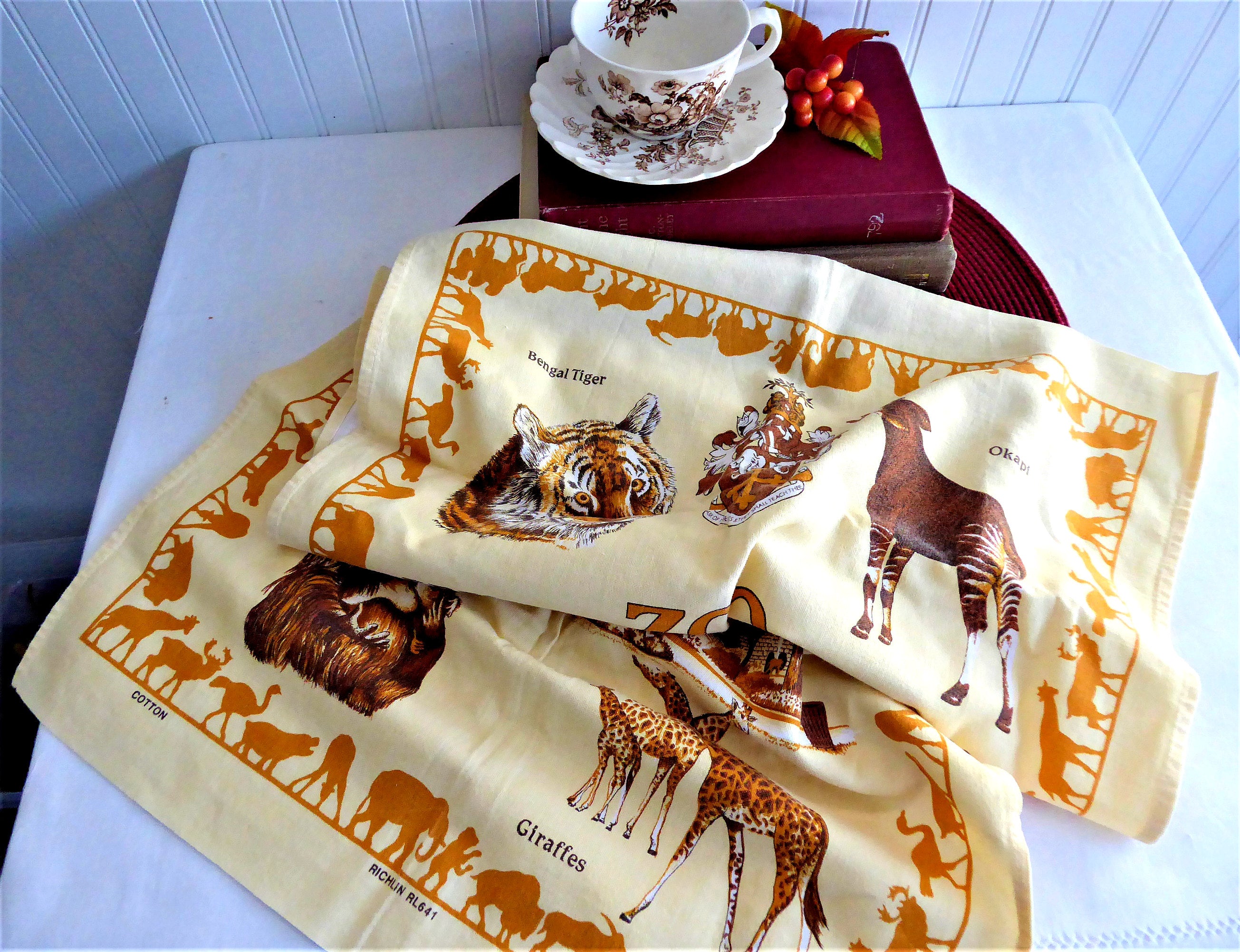 Premium Cotton Tea Towel - Bristol Zoo Gardens England Design with Penguins & Tigers - Absorbent Dish Towel for Kitchen, Dining & Gifts