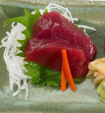 Premium Wild-Caught Sashimi-Grade Yellowfin Tuna (Ahi Tuna/Maguro) - 2 lbs - Perfect for Sushi, Poke Bowls & Gourmet Seafood Dishes