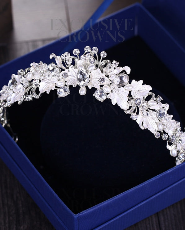 Exquisite Flower Crystal Tiara for Women - Elegant Bridal Hair Accessories & Wedding Crown - Perfect for Brides, Prom, Pageants, and Special Occasions