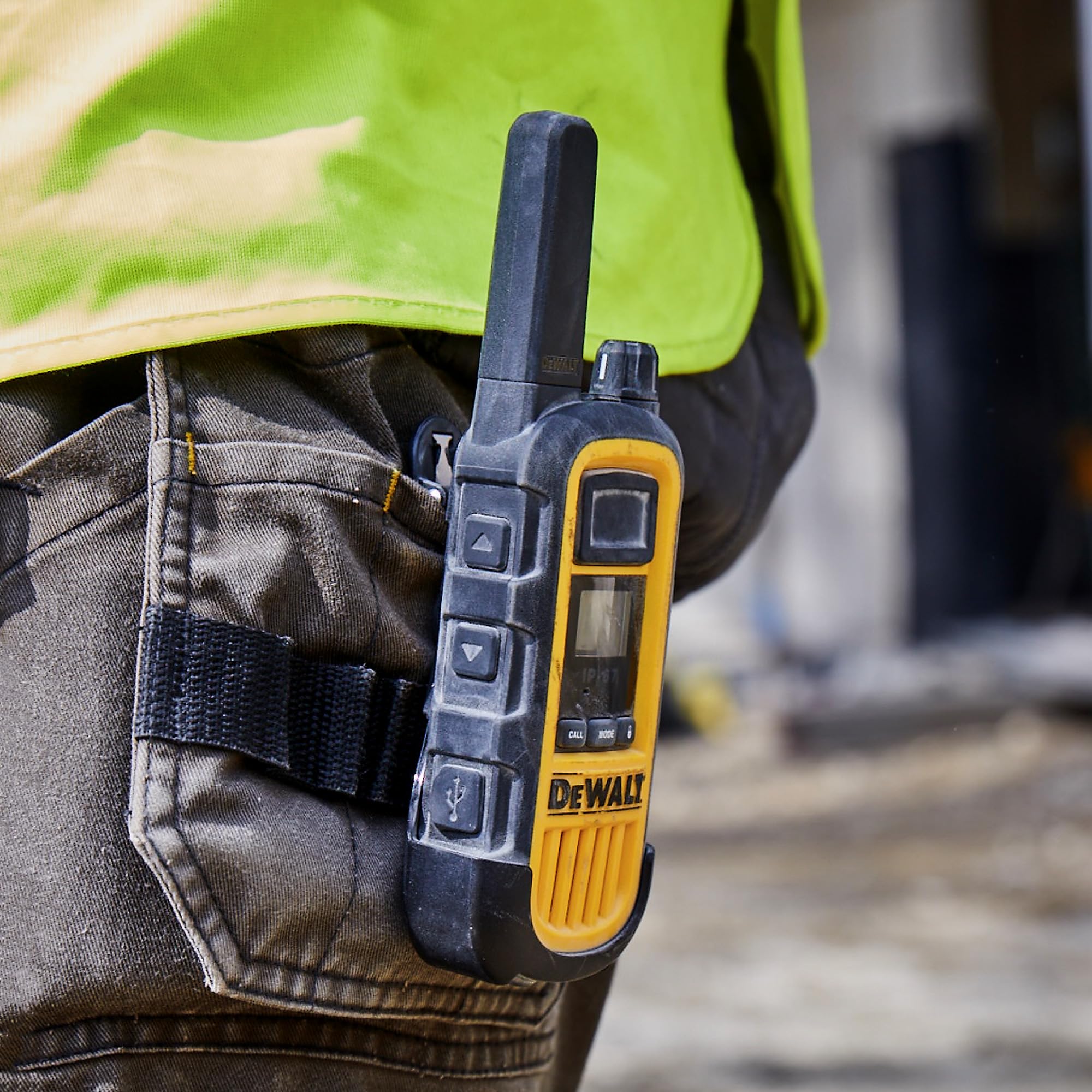 DEWALT DXFRS800 2 Watt Heavy Duty Walkie Talkies - Waterproof, Shock Resistant, Long Range & Rechargeable Two-Way Radio with VOX (6 Pack w/Gang Charger) - Ideal for Construction, Warehouse, Outdoor Adventures & Emergency Communication (DXFRS800-BCH6)